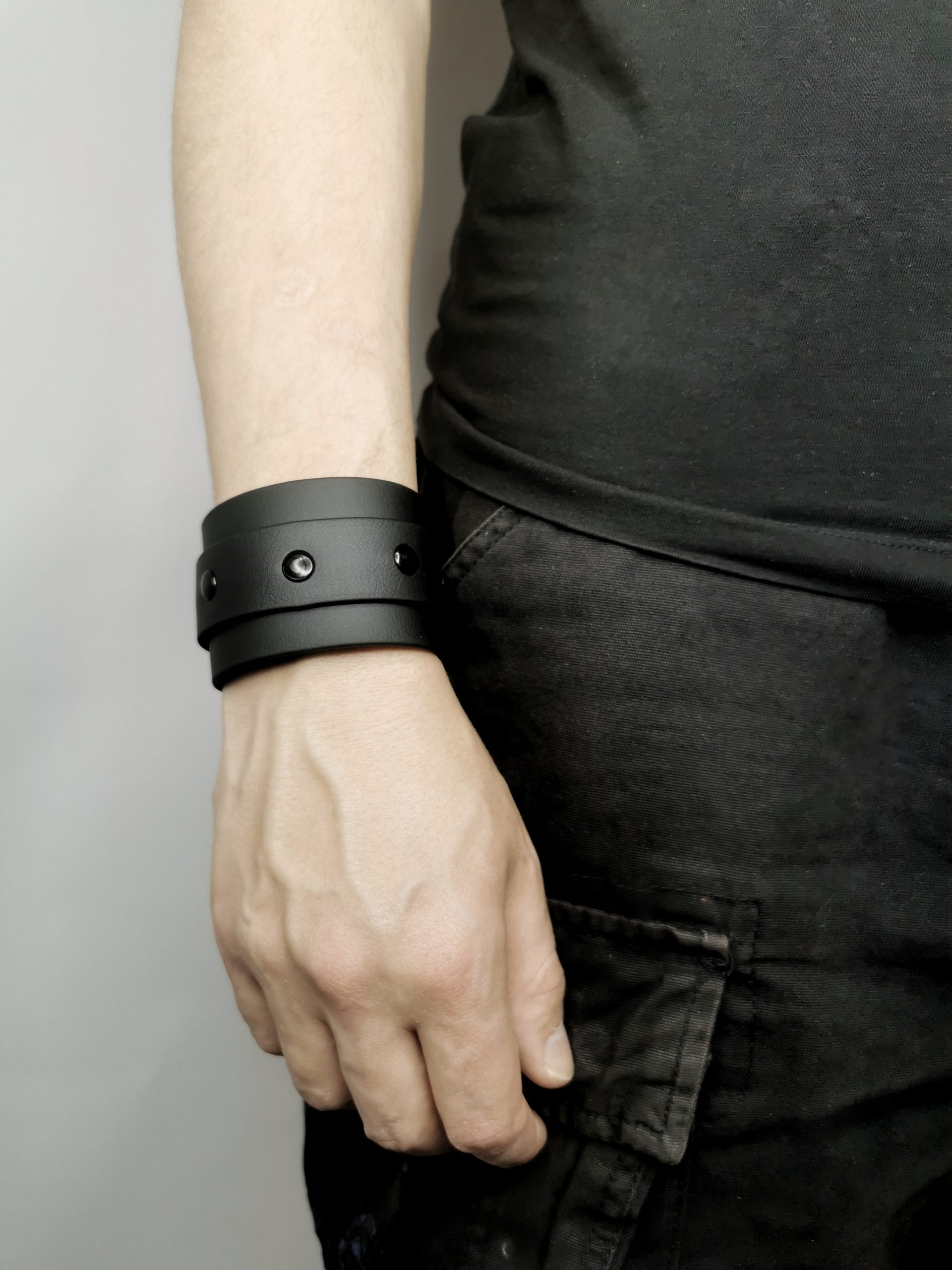 Sacred Sins Armband mit schwarzen Nieten – Bild 5