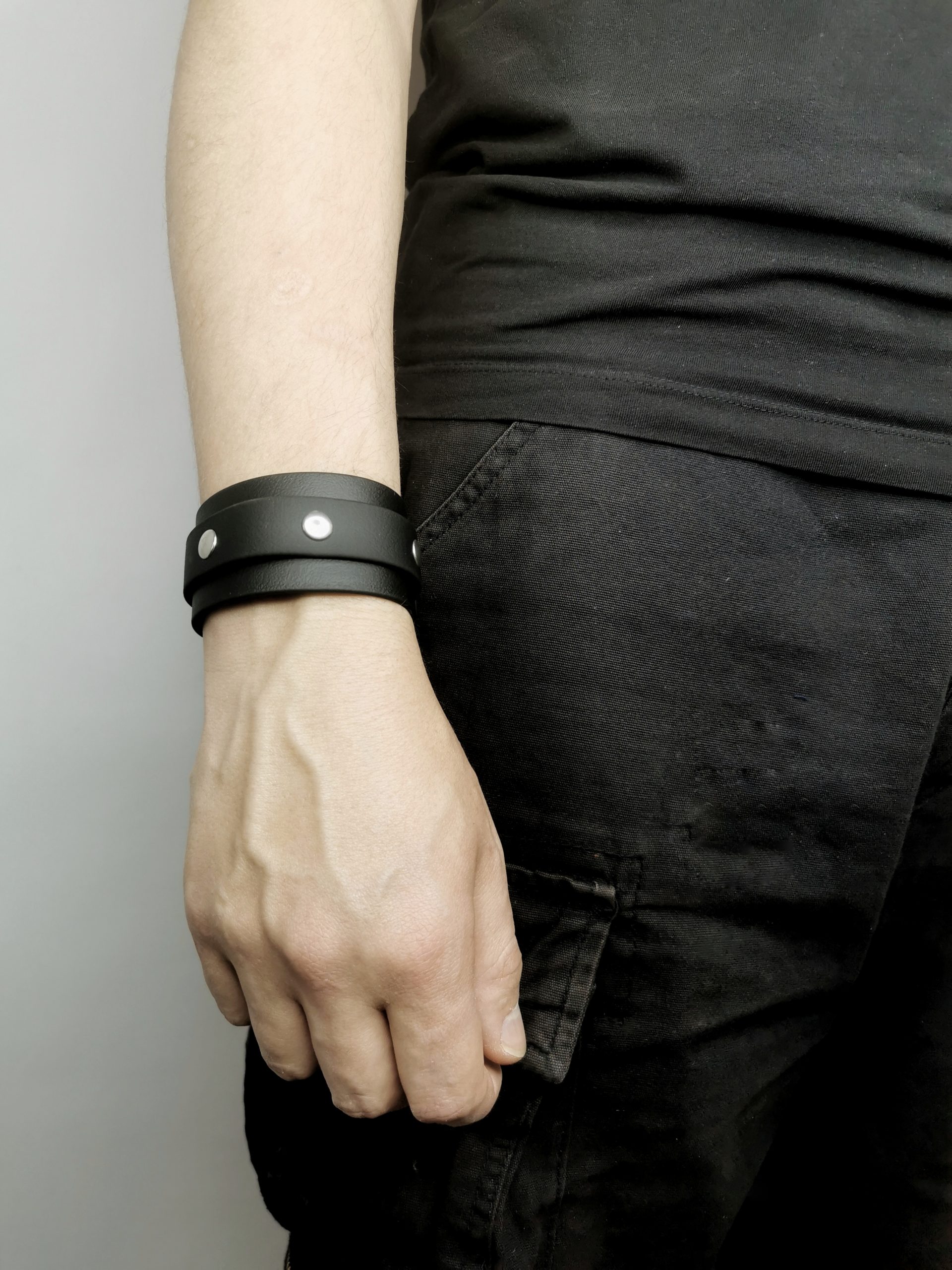 Sacred Sins Armband mit silbernen Nieten – Bild 4