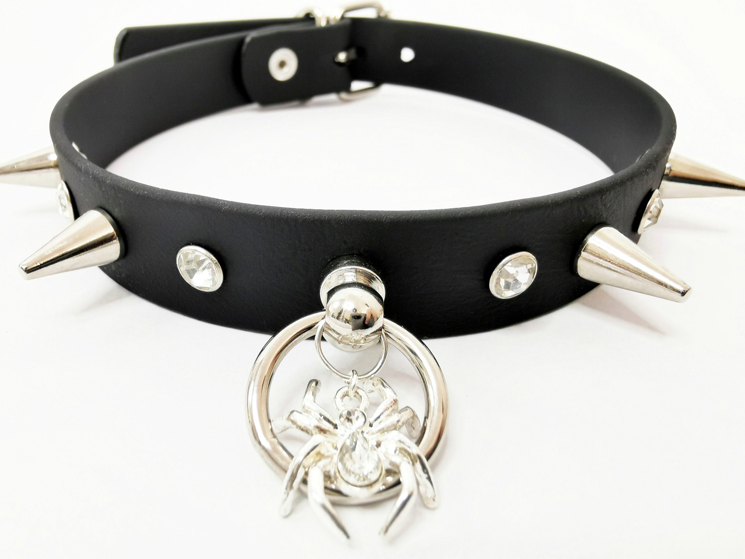 Sacred Sins Choker mit Spinne