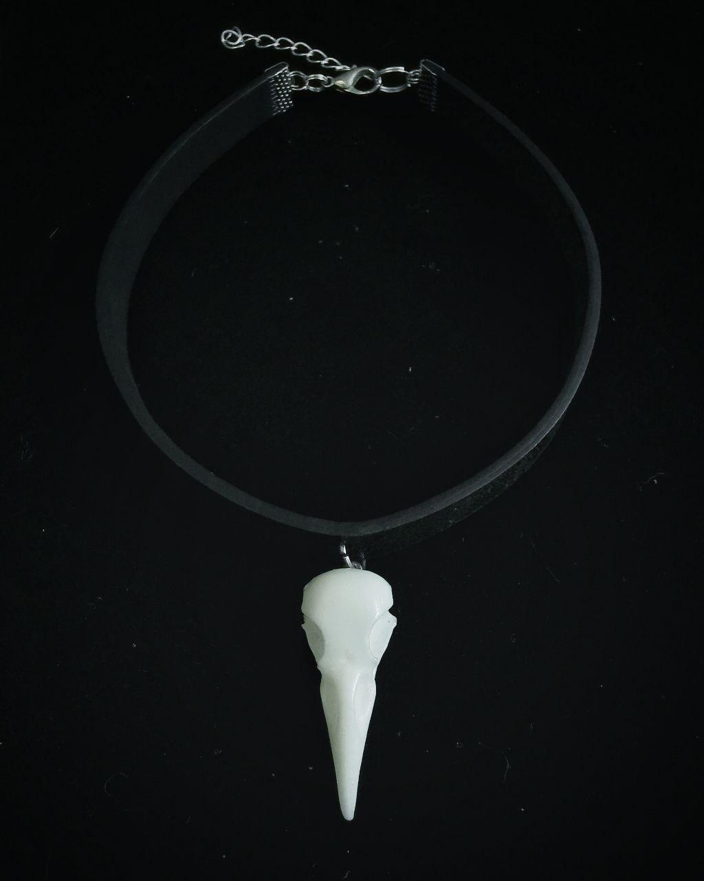 Mystery Creation Choker Rabenschädel weiß