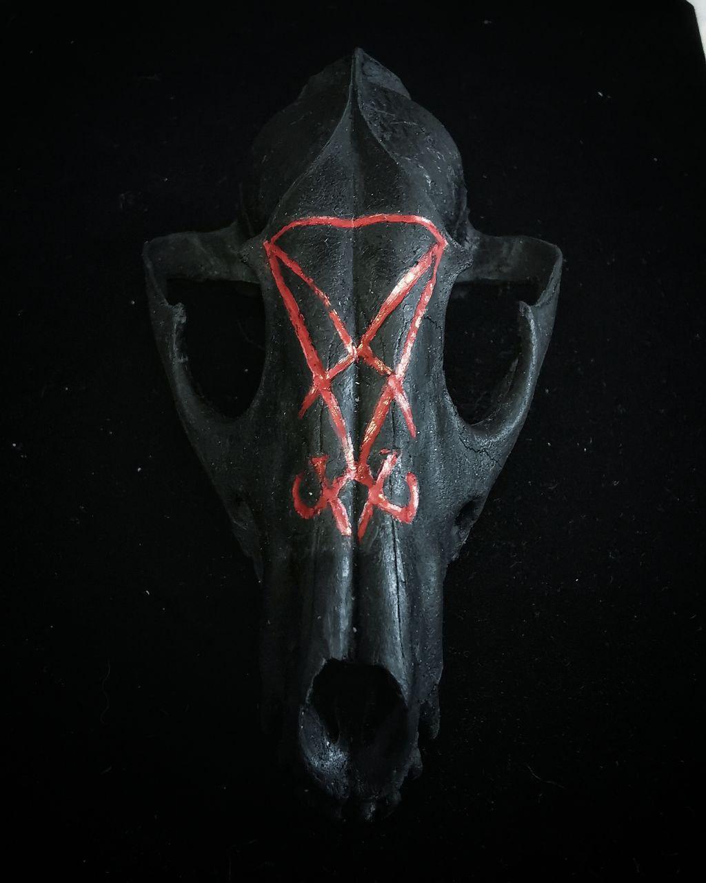 Mystery Creation Deko Schädel Sigil rot – Bild 2