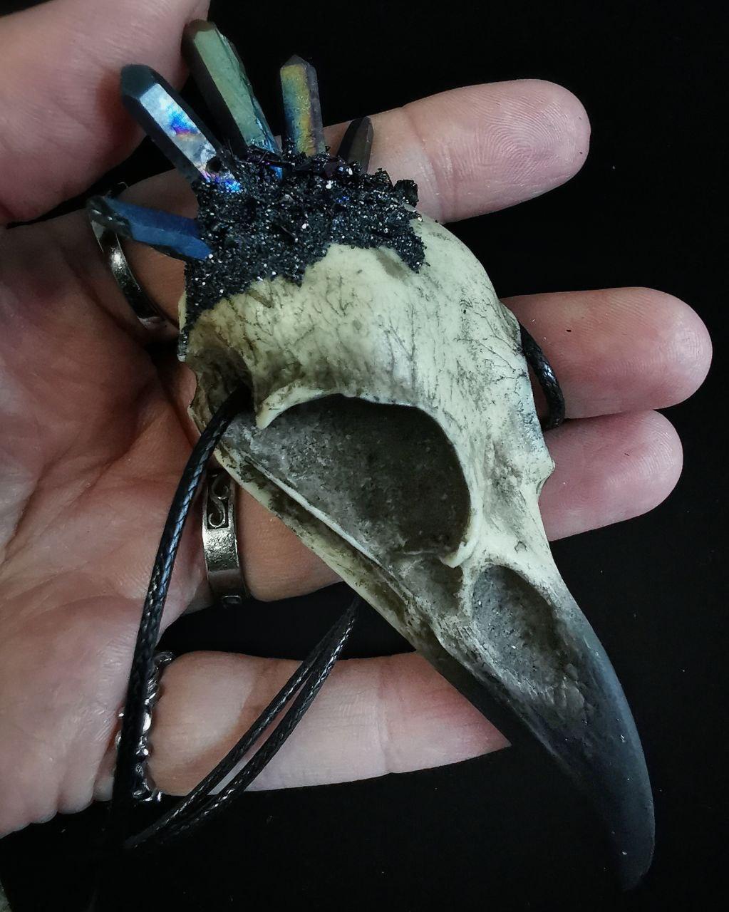 Mystery Creation Kette Rabenschädel Kristalle – Bild 2