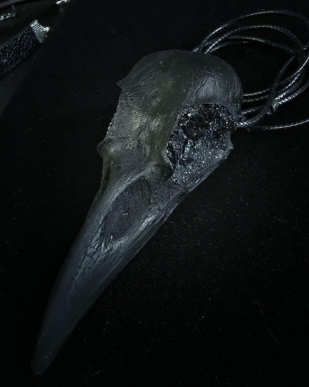 Mystery Creation Kette Rabenschädel schwarz Kristallaugen – Bild 2