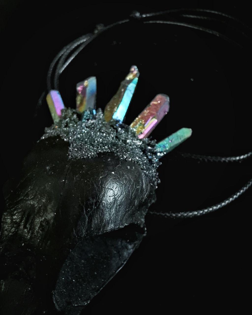 Mystery Creation Kette Rabenschädel schwarz Kristalle – Bild 2