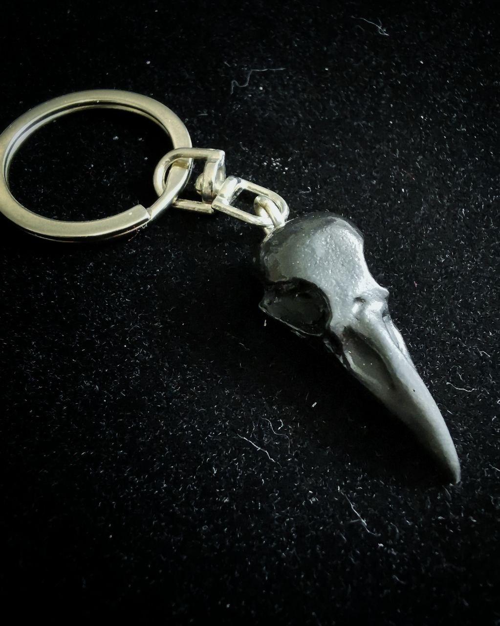 Mystery Creation Schlüsselanhänger Rabenschädel schwarz