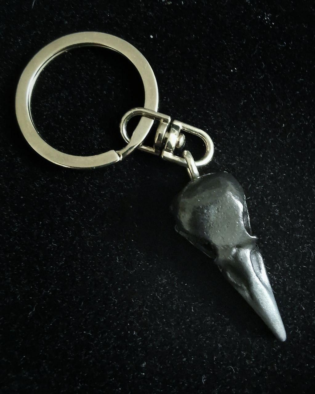 Mystery Creation Schlüsselanhänger Rabenschädel silber