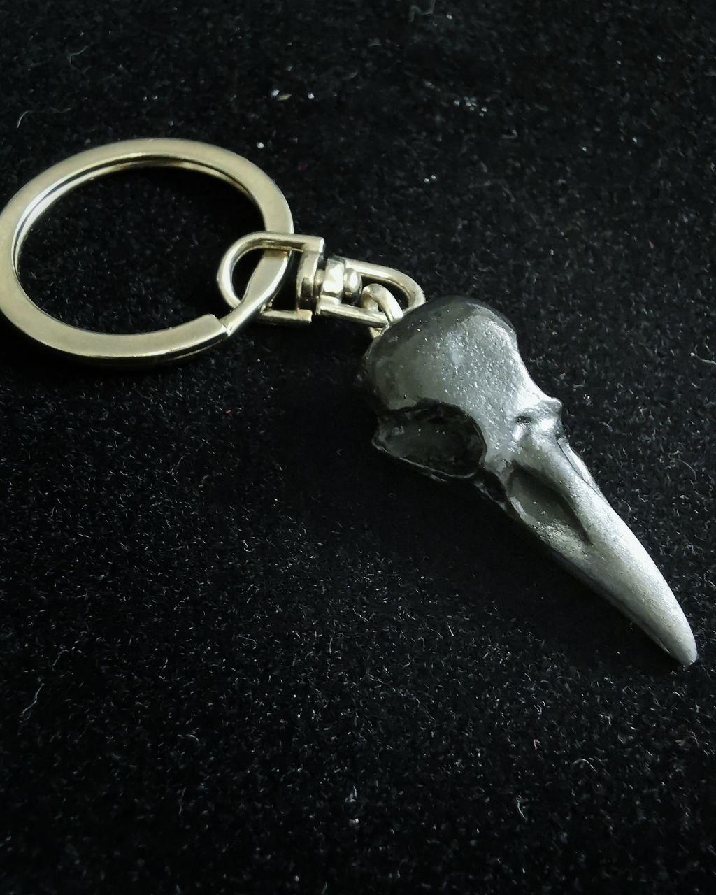 Mystery Creation Schlüsselanhänger Rabenschädel silber – Bild 2