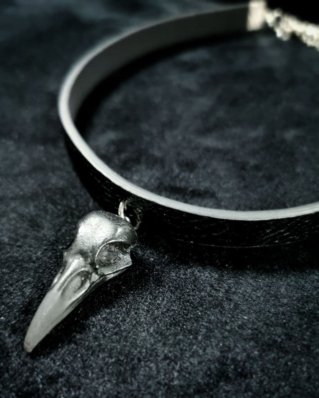Mystery Creation Choker Rabenschädel schwarz
