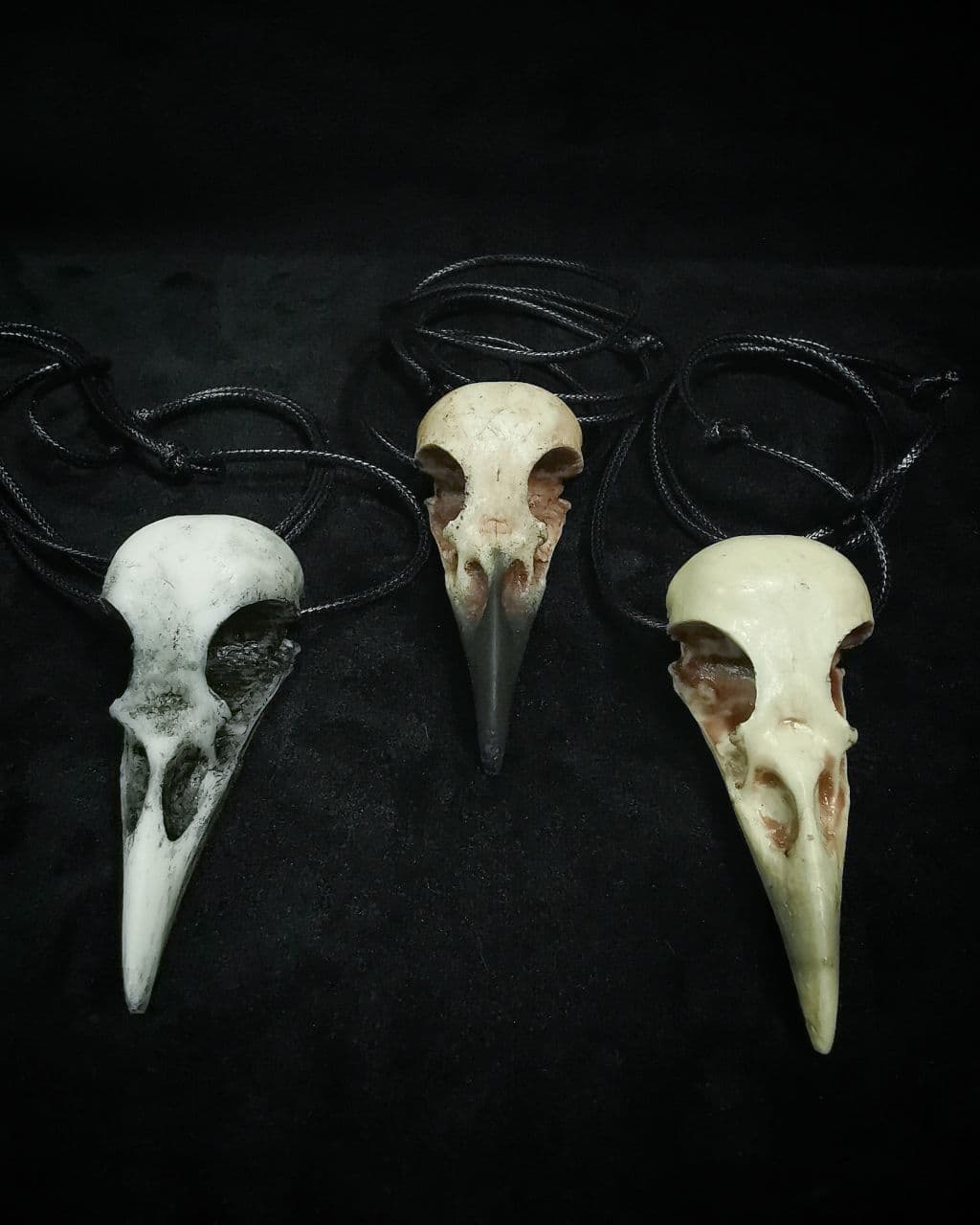 Mystery Creation Kette Rabenschädel weiß medium – Bild 2