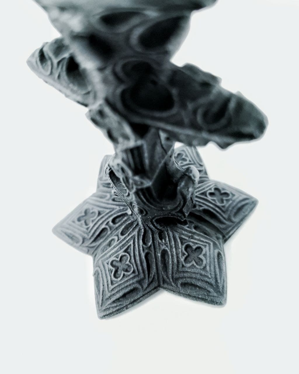 Kelch mit Kreuz und Fledermäusen – Bild 3