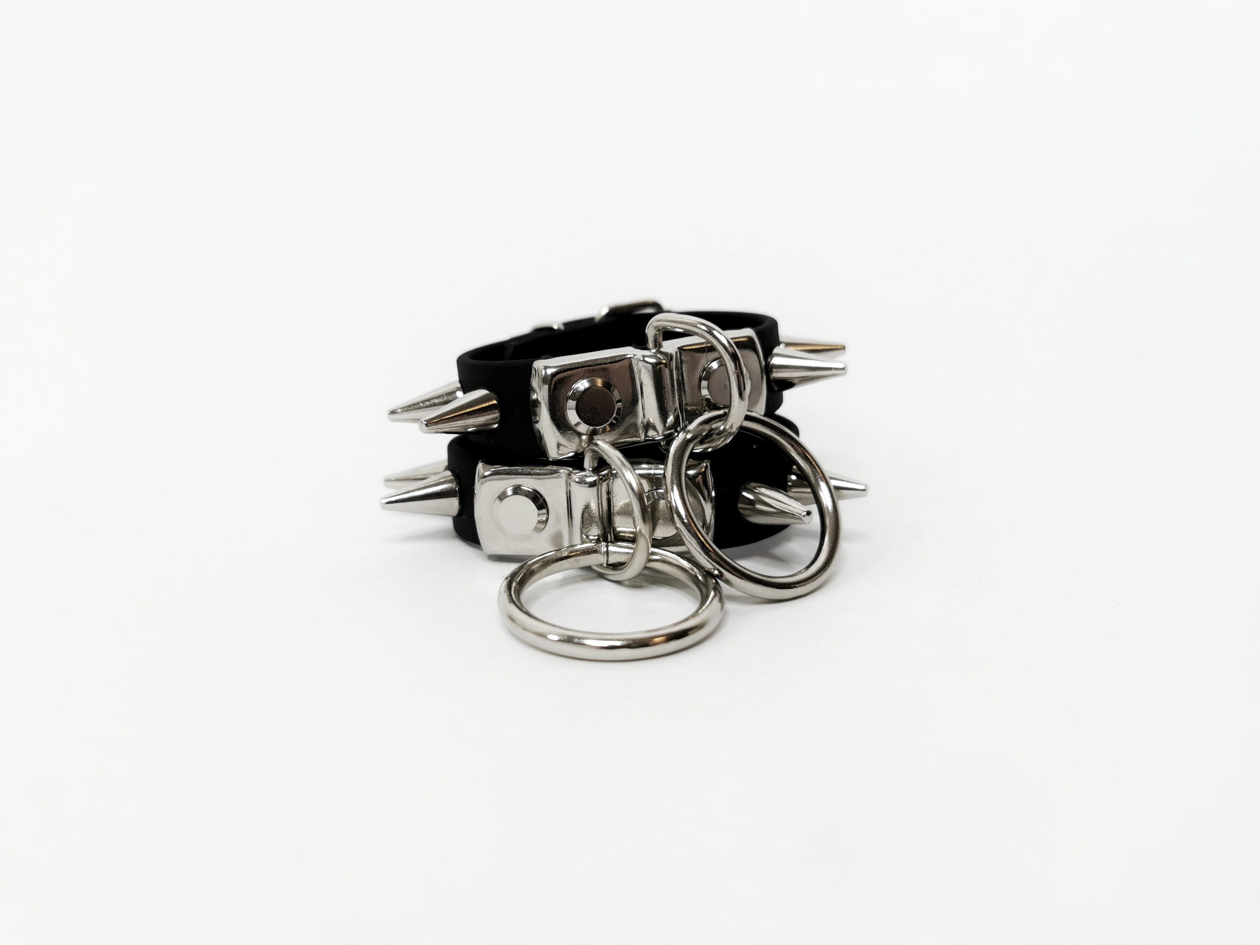 Sacred Sins Armband mit O-Ring und Spikes - Image 4