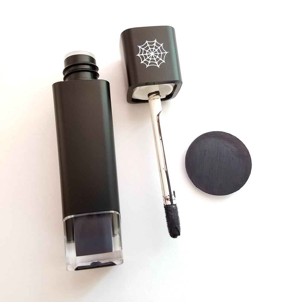 Pretty Zombie Cosmetics Tombstone Liquid Lipstick – Bild 2