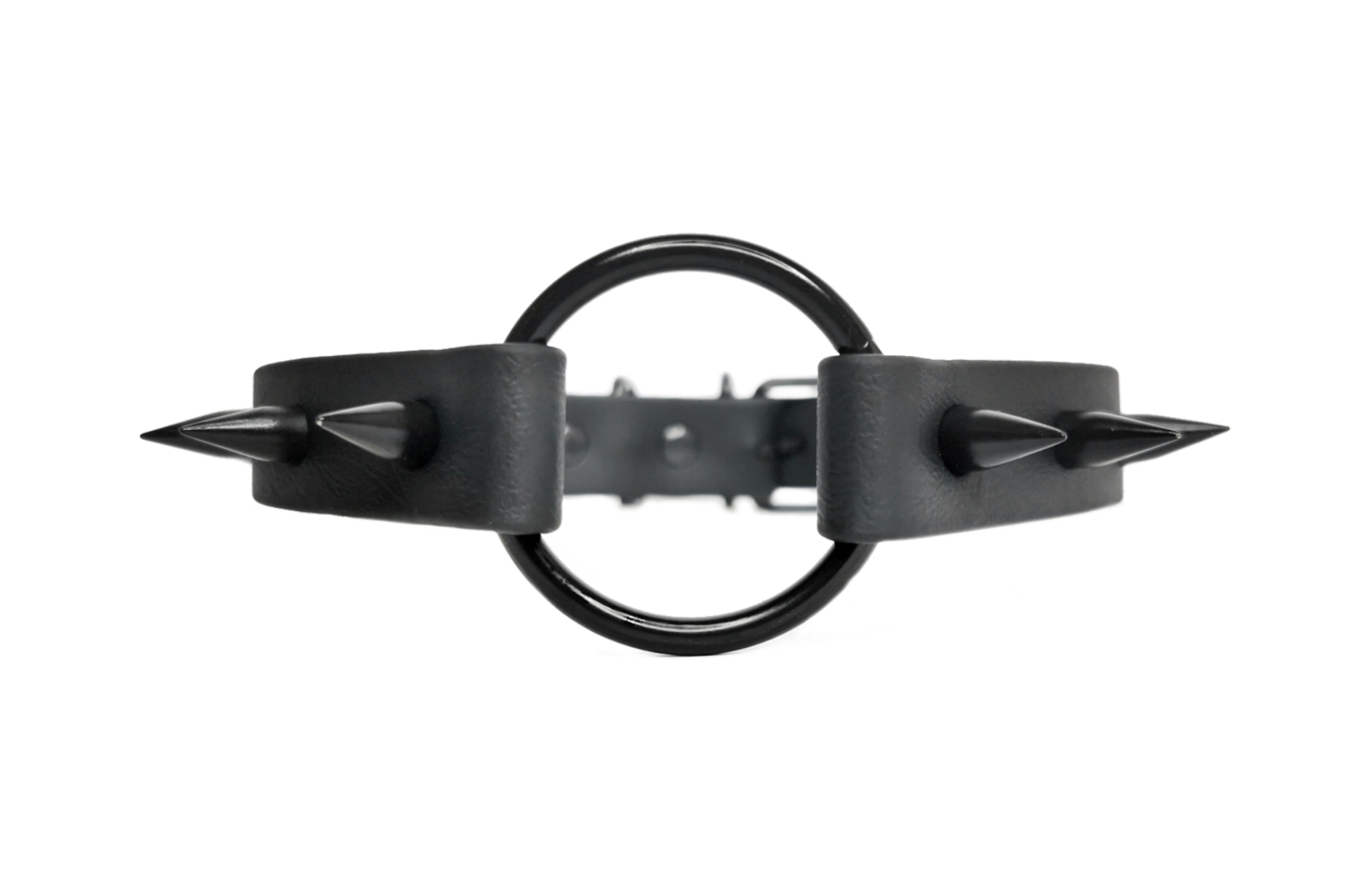 Sacred Sins All Black Everything Choker mit mittigem O-Ring und Nieten