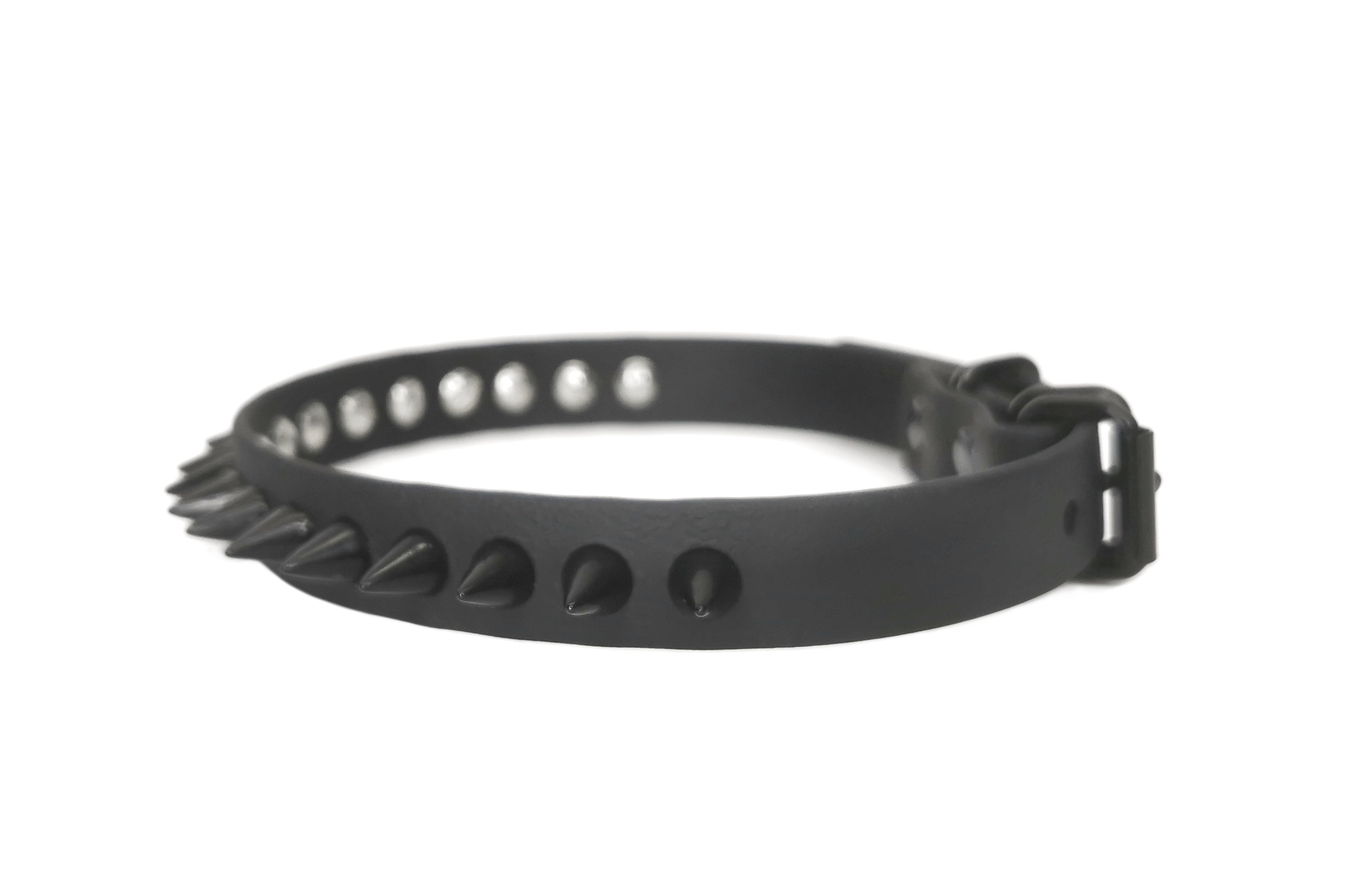 Sacred Sins All Black Everything Choker mit Nieten – Bild 2