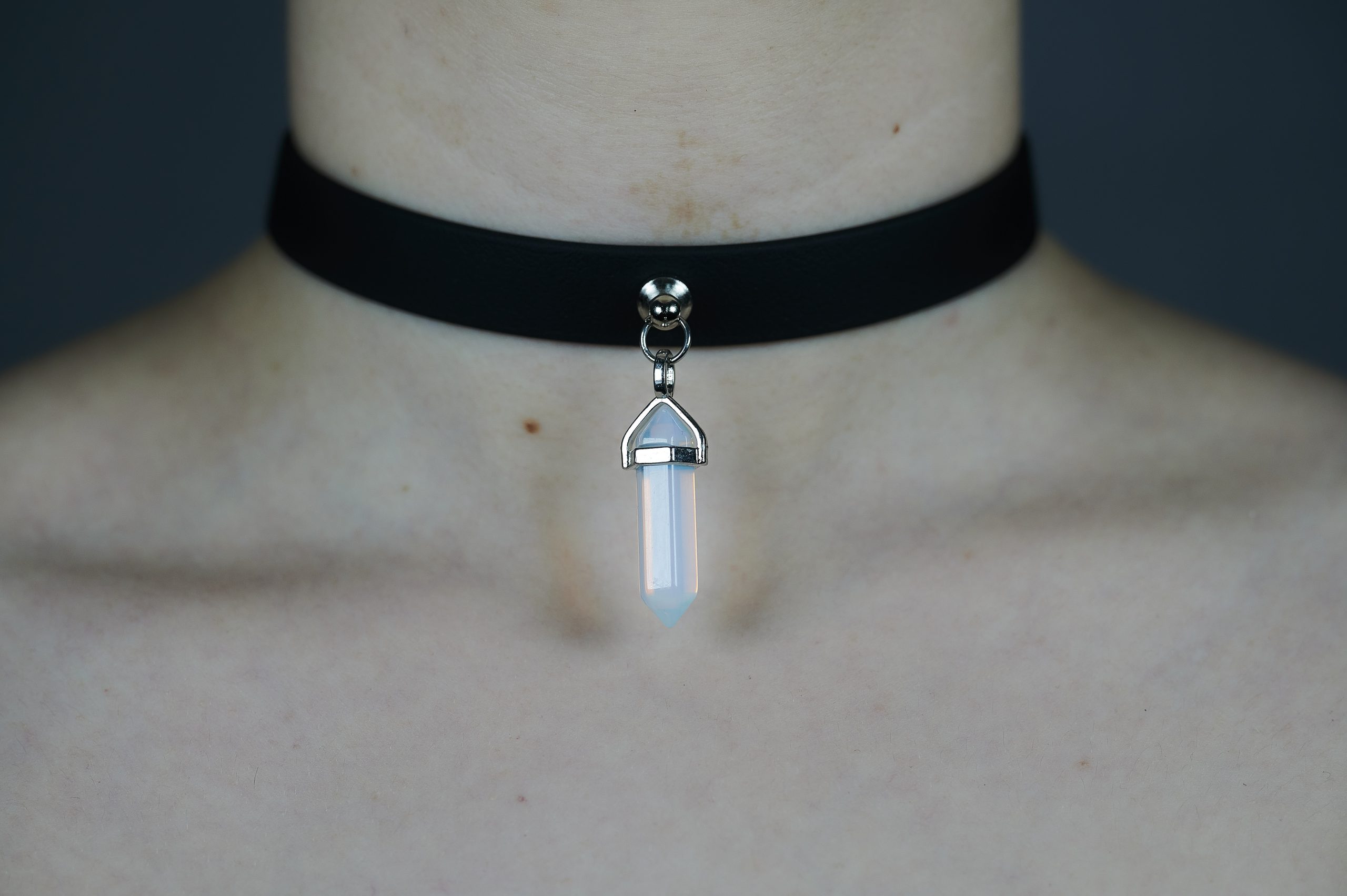 Sacred Sins Choker mit Opal Crystal