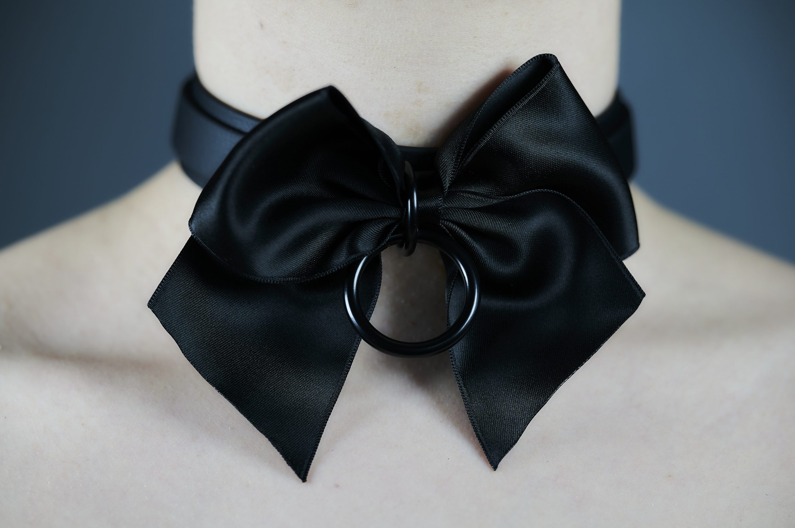 Sacred Sins Choker mit kleiner Schleife