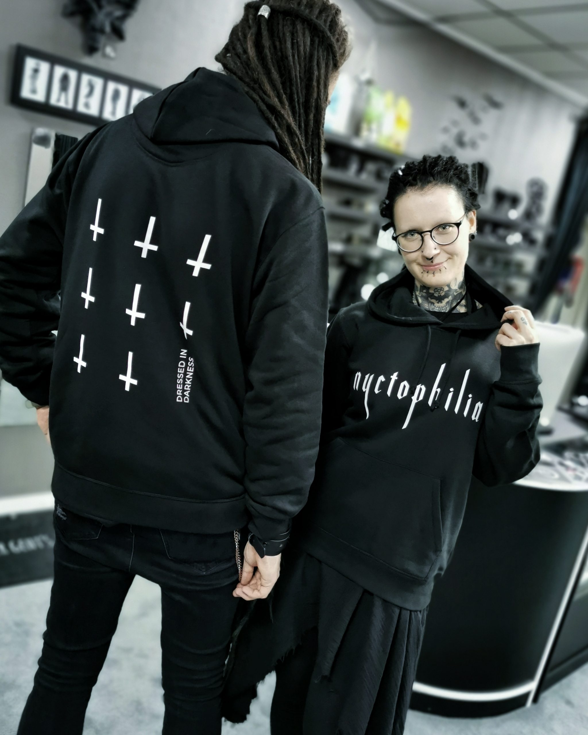 Hoodie_Merch_Nyctophilia_Pulli_Pullover_01
