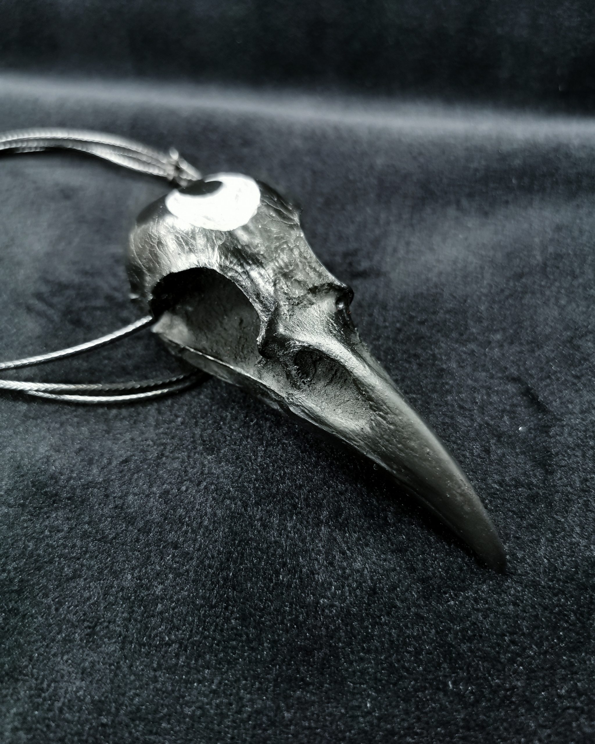 Mystery Creation Kette Rabenschädel schwarz mit Mond – Bild 2