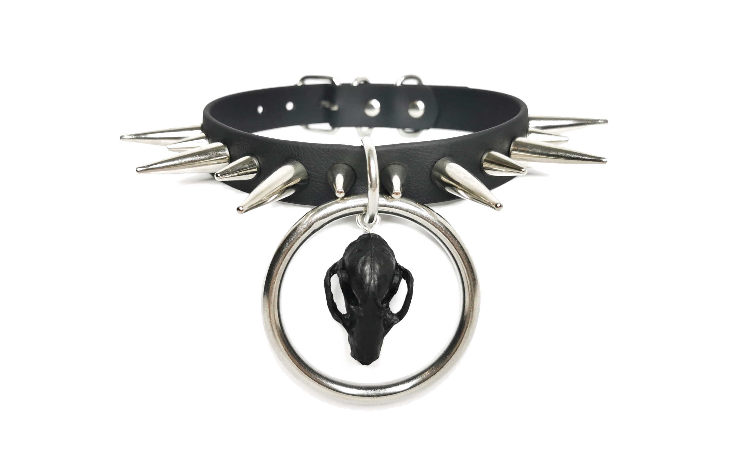 Sacred Sins x Mystery Creation Choker mit Nieten und Fledermausschädel