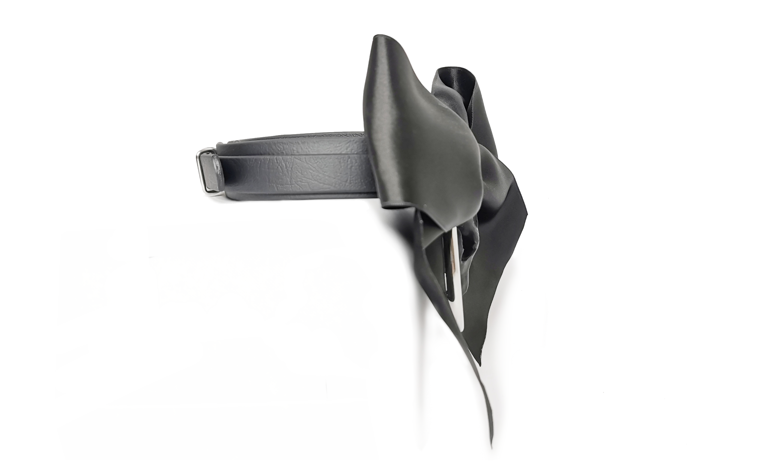 Sacred Sins x Mystery Creation Choker mit Schleife und Wolfsschädel – Bild 2