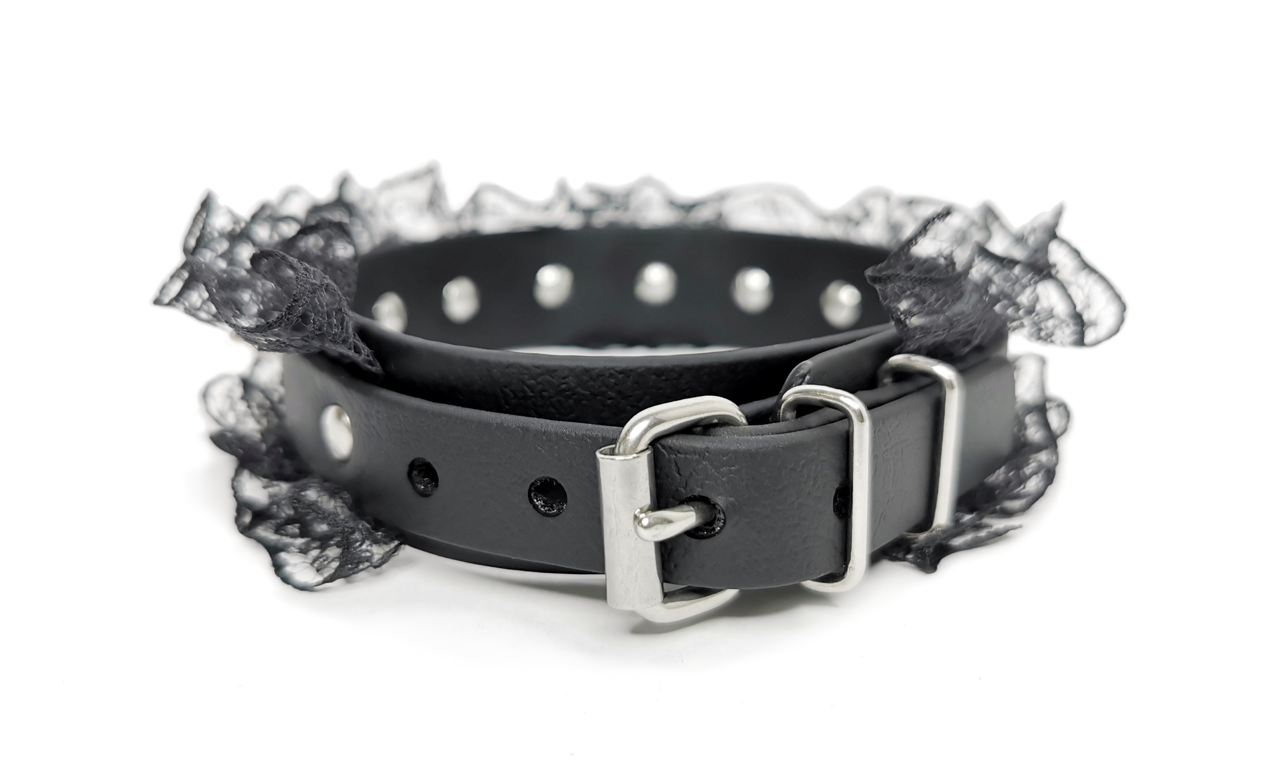 Sacred Sins x Mystery Creation Choker mit Spitze und Fledermausschädel – Bild 3