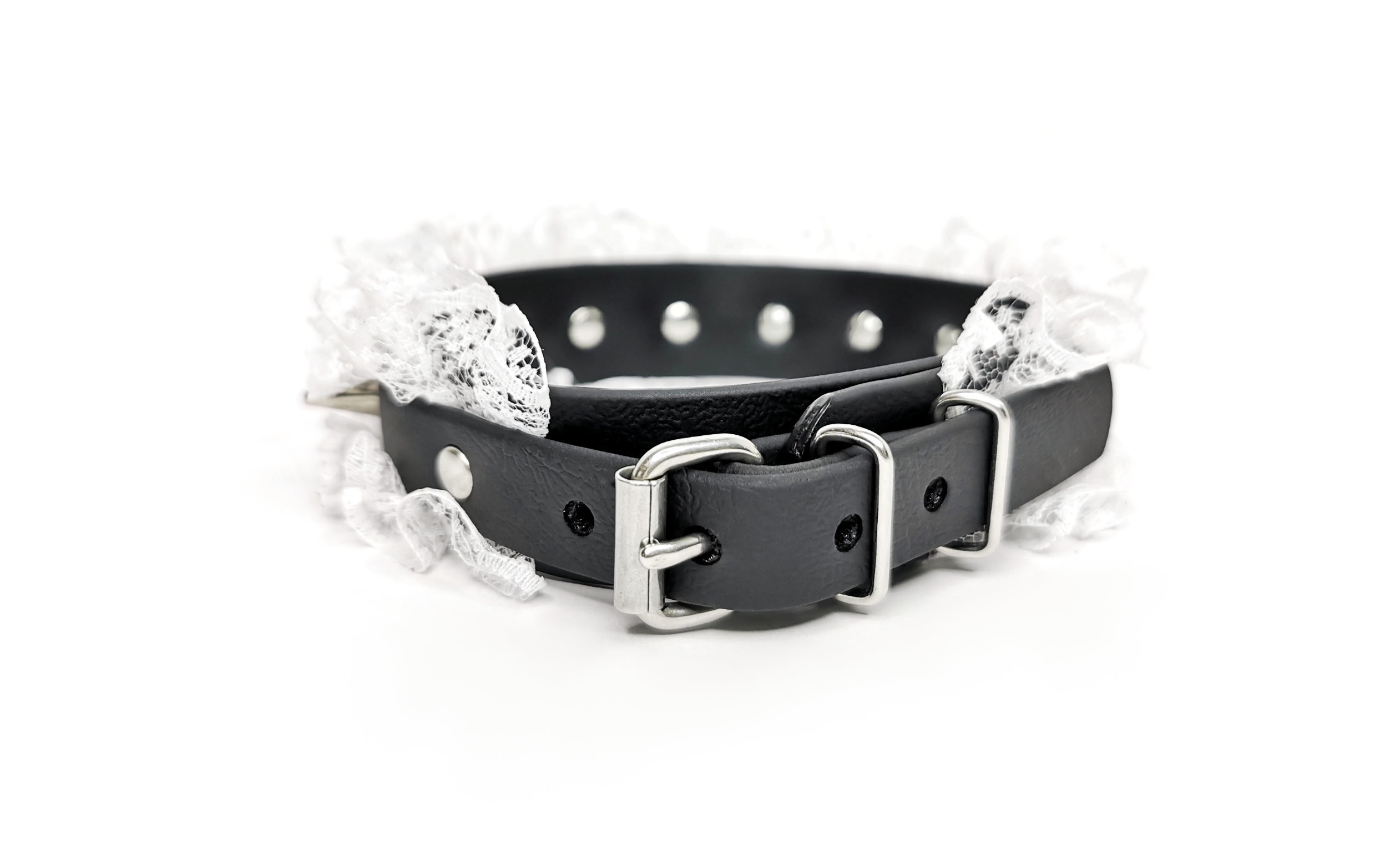 Sacred Sins Choker mit weißer Spitze und Nieten - Image 3