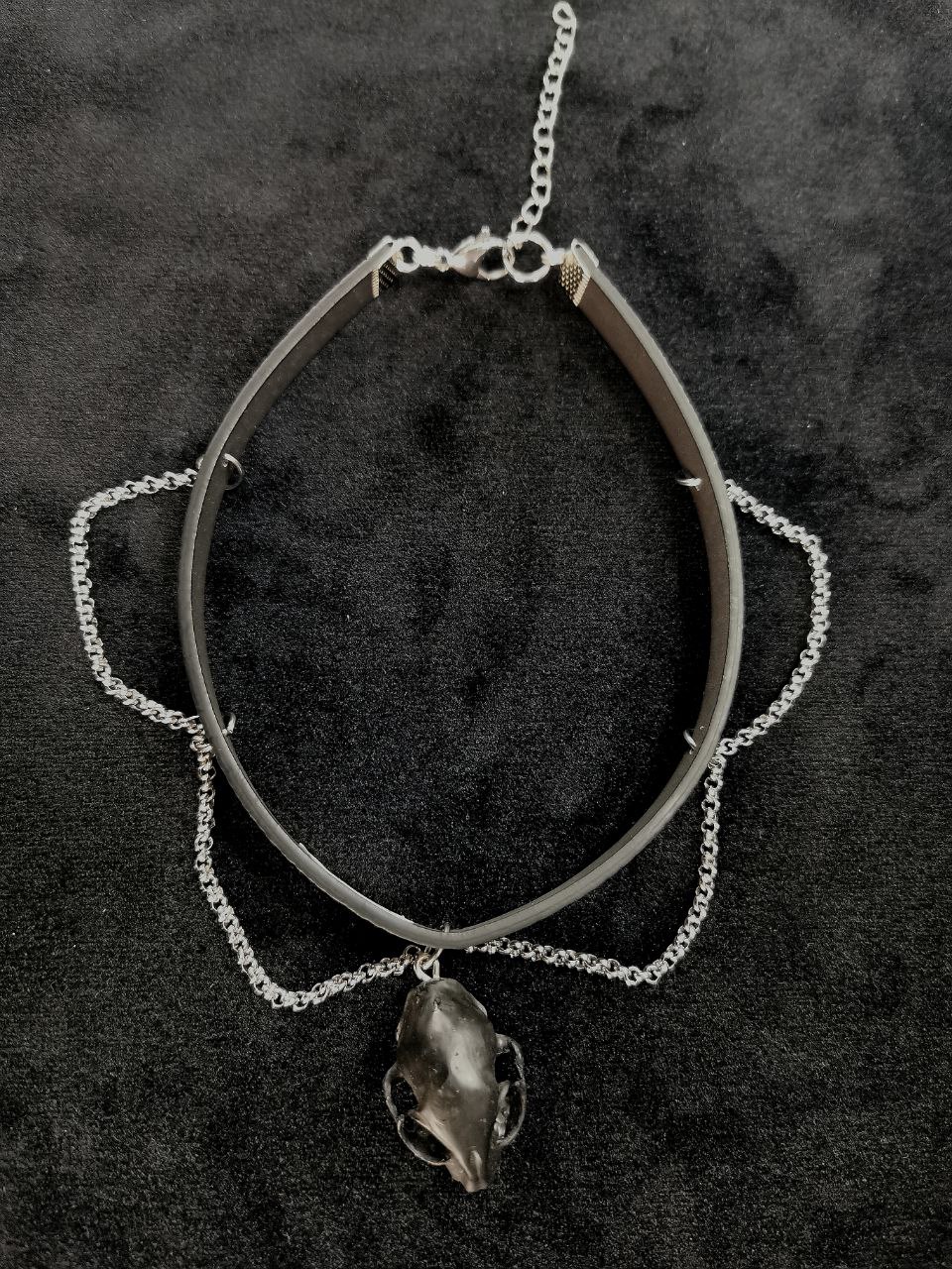 Mystery Creation Choker Katzenschädel schwarz mit Ketten – Bild 2