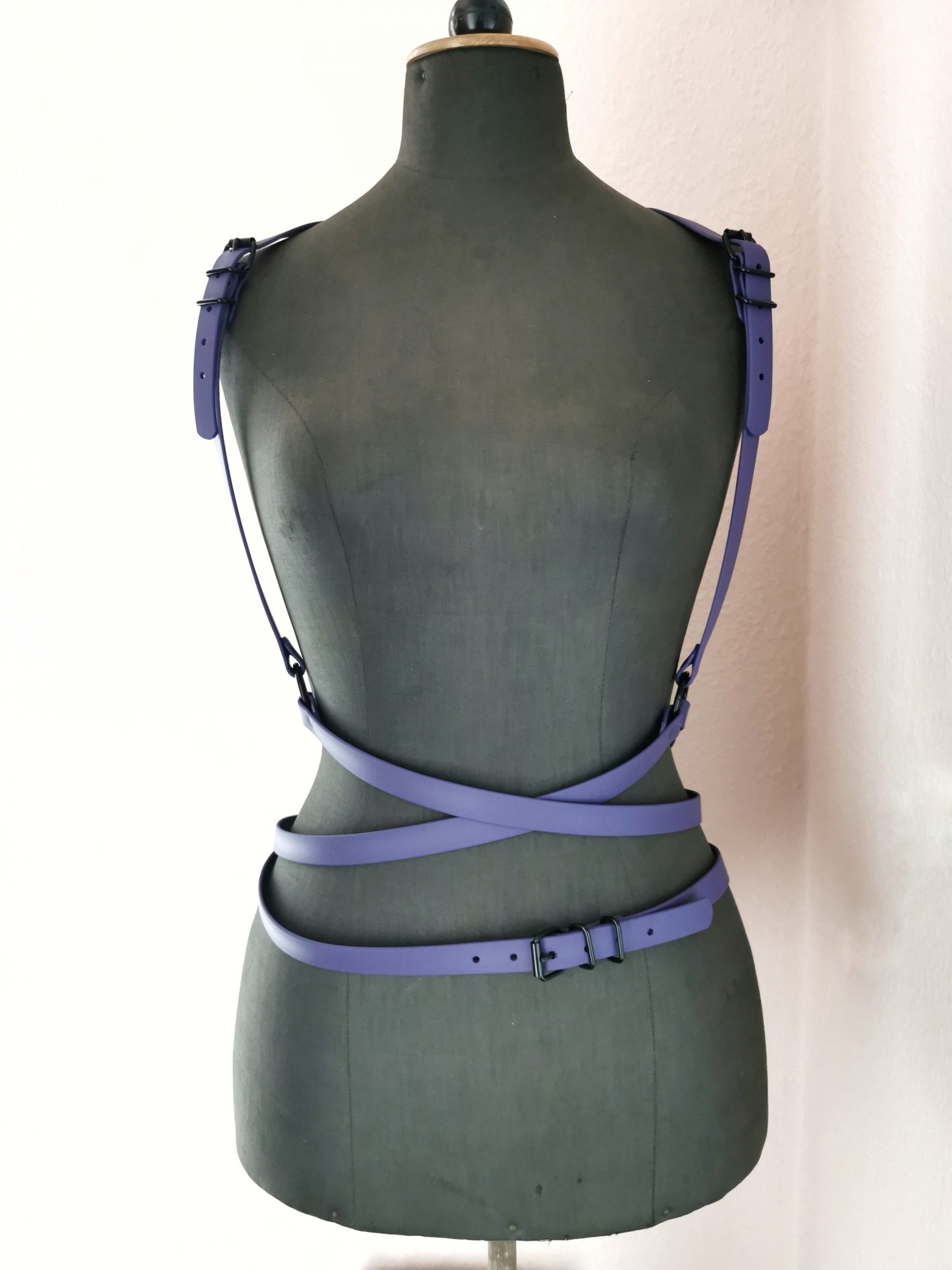 Sacred Sins Violettes Harness zum Wickeln