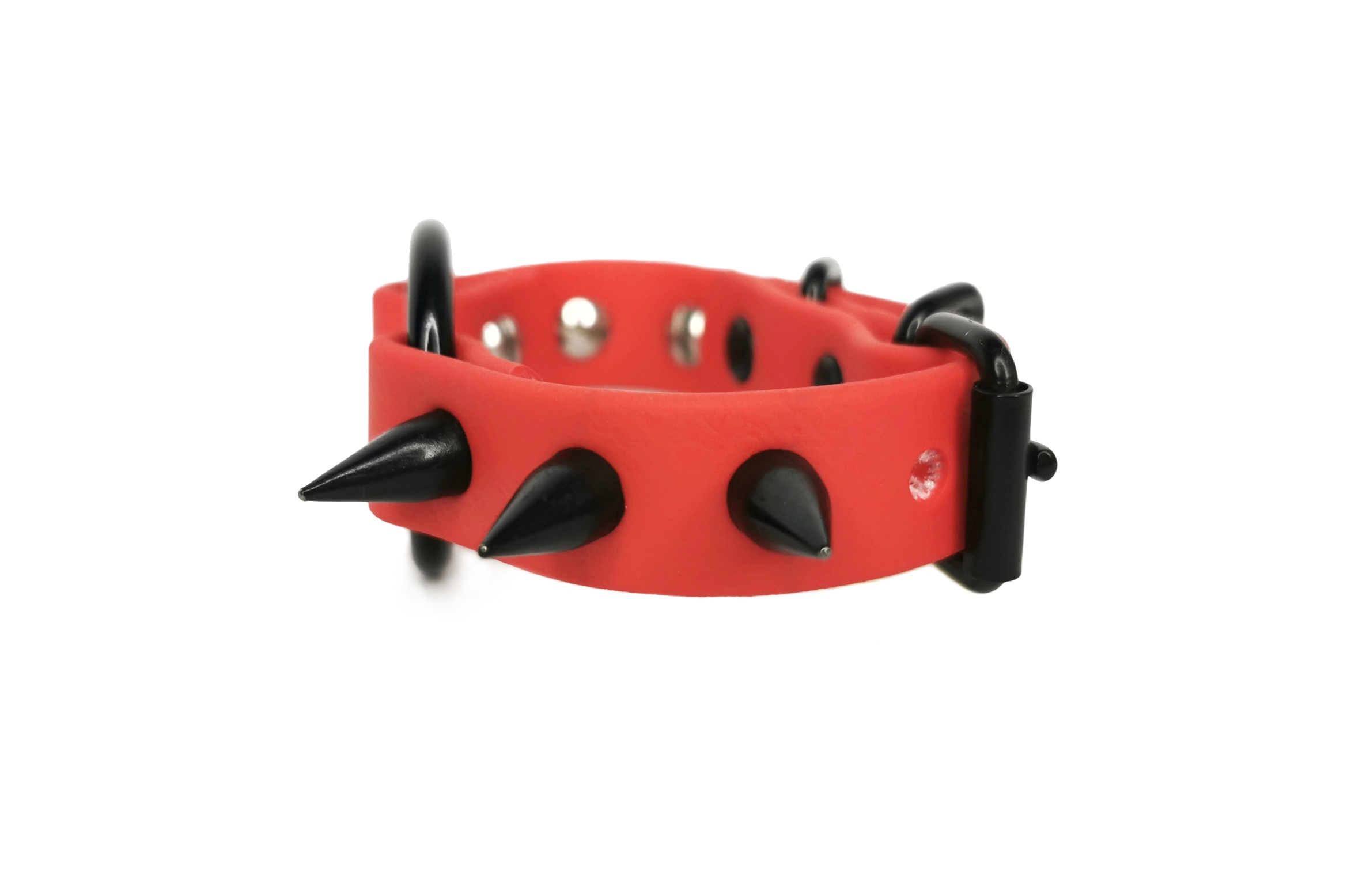 Sacred Sins Rotes Armband mit O-Ring und Nieten – Bild 2