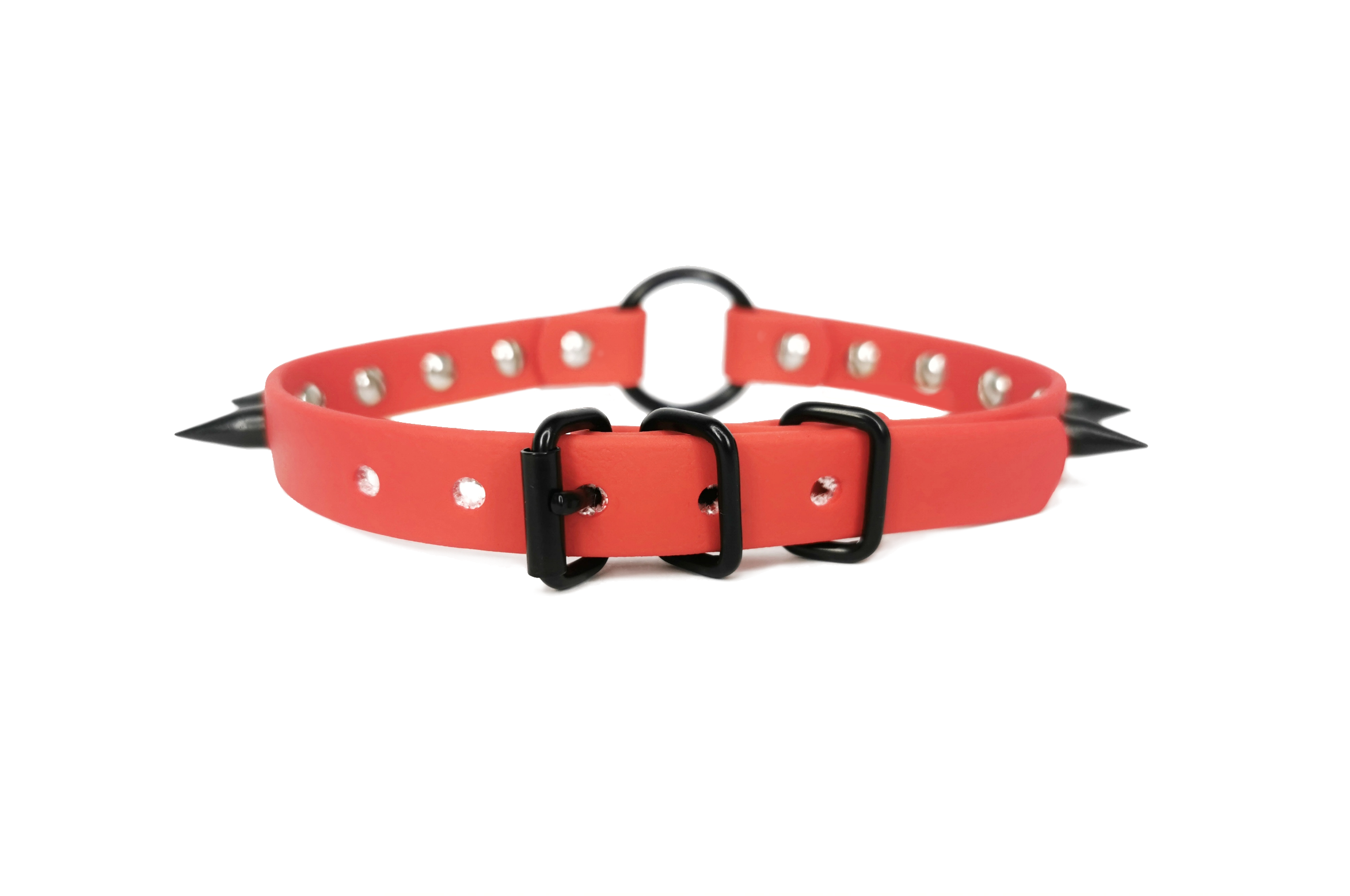 Sacred Sins Roter Choker mit einem O-Ring und Nieten – Bild 2