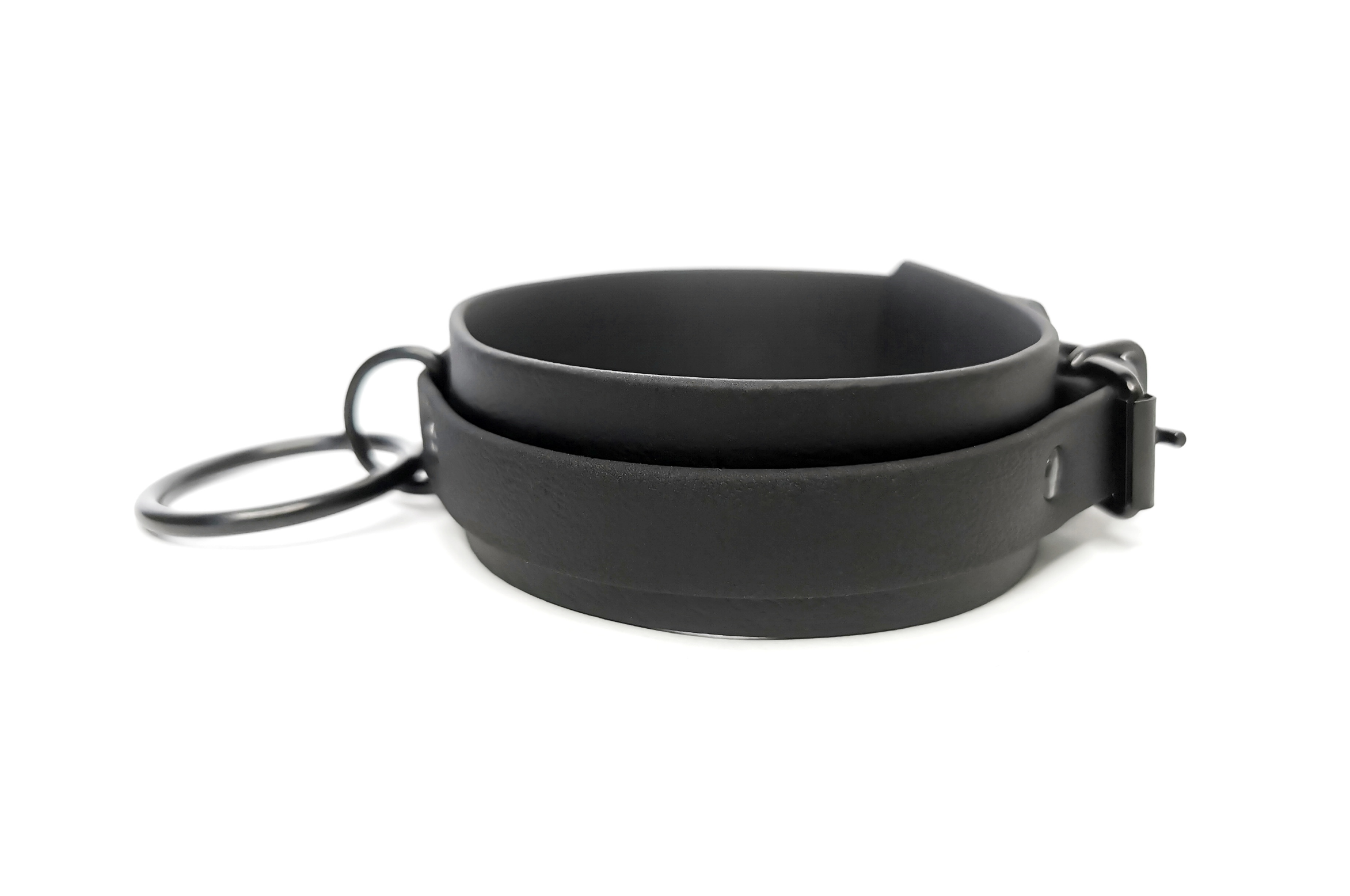 Sacred Sins All Black Everything Choker mit O-Ring auf doppeltem Riemen – Bild 2