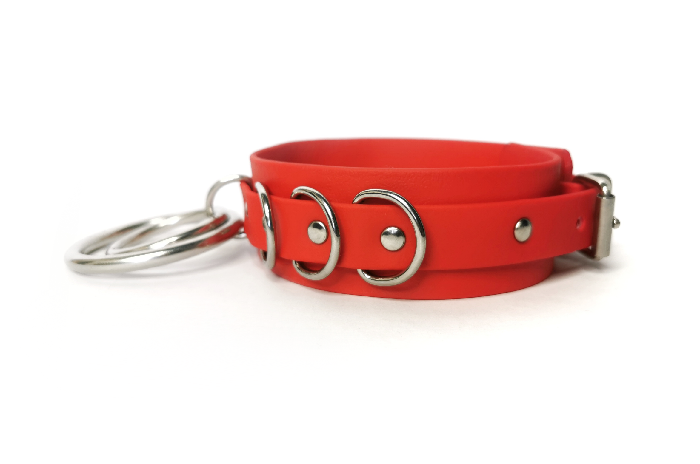 Sacred Sins Roter Choker mit O- und D-Ringen – Bild 2