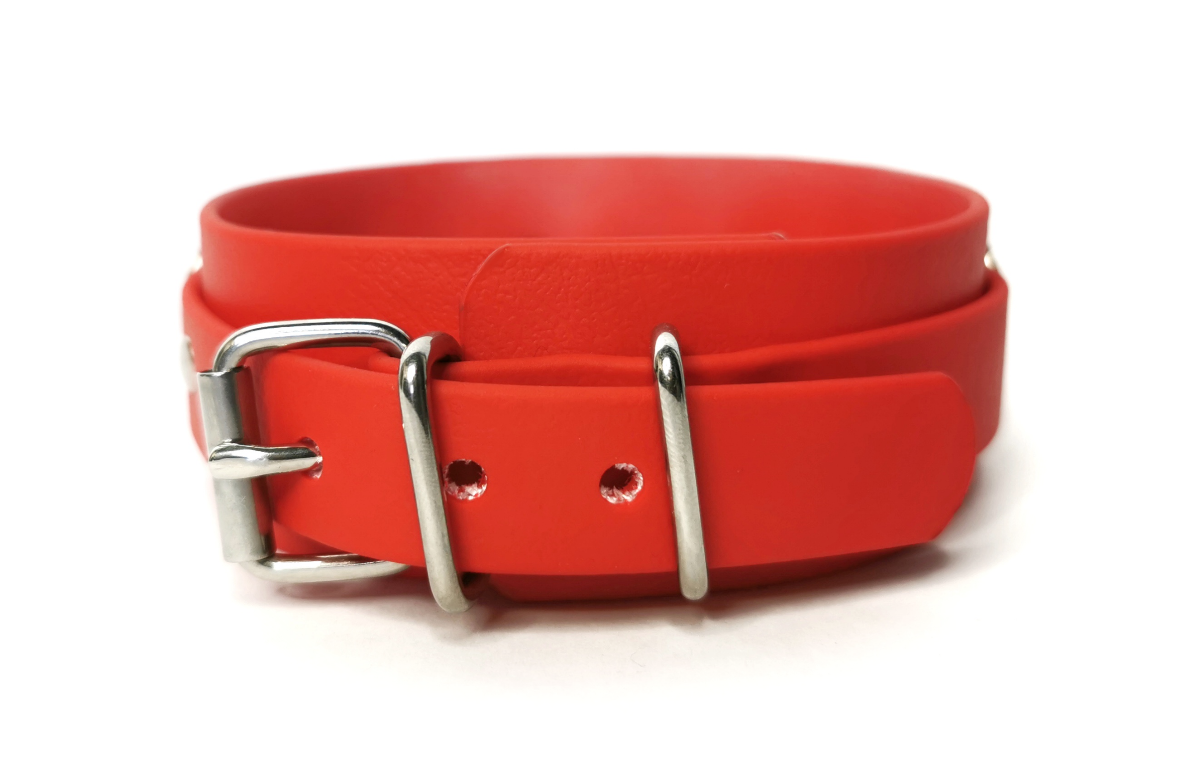 Sacred Sins Roter Choker mit O- und D-Ringen – Bild 3