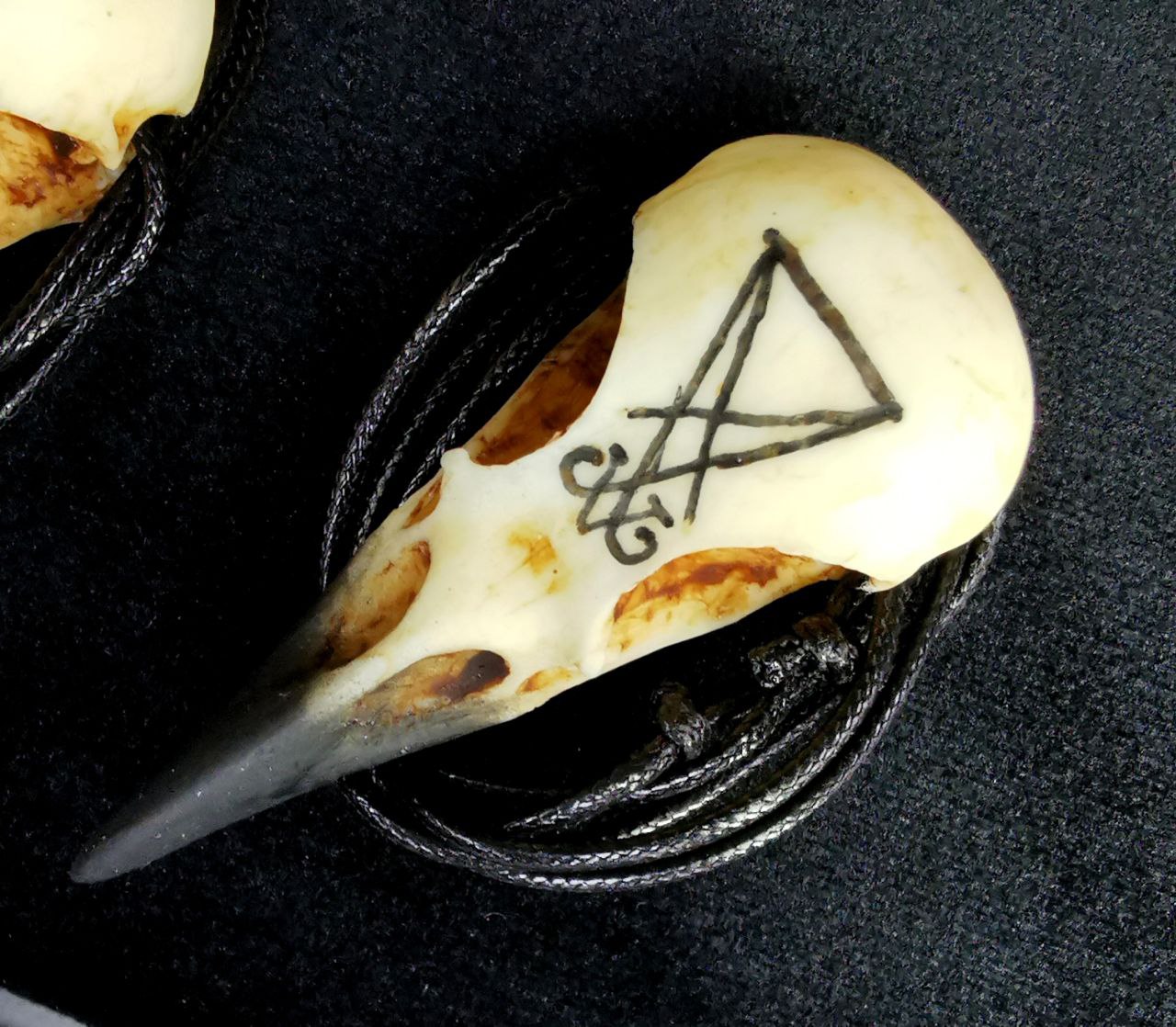Mystery Creation Kette Rabenschädel medium natur mit Schnabel und Lucifers Sigil