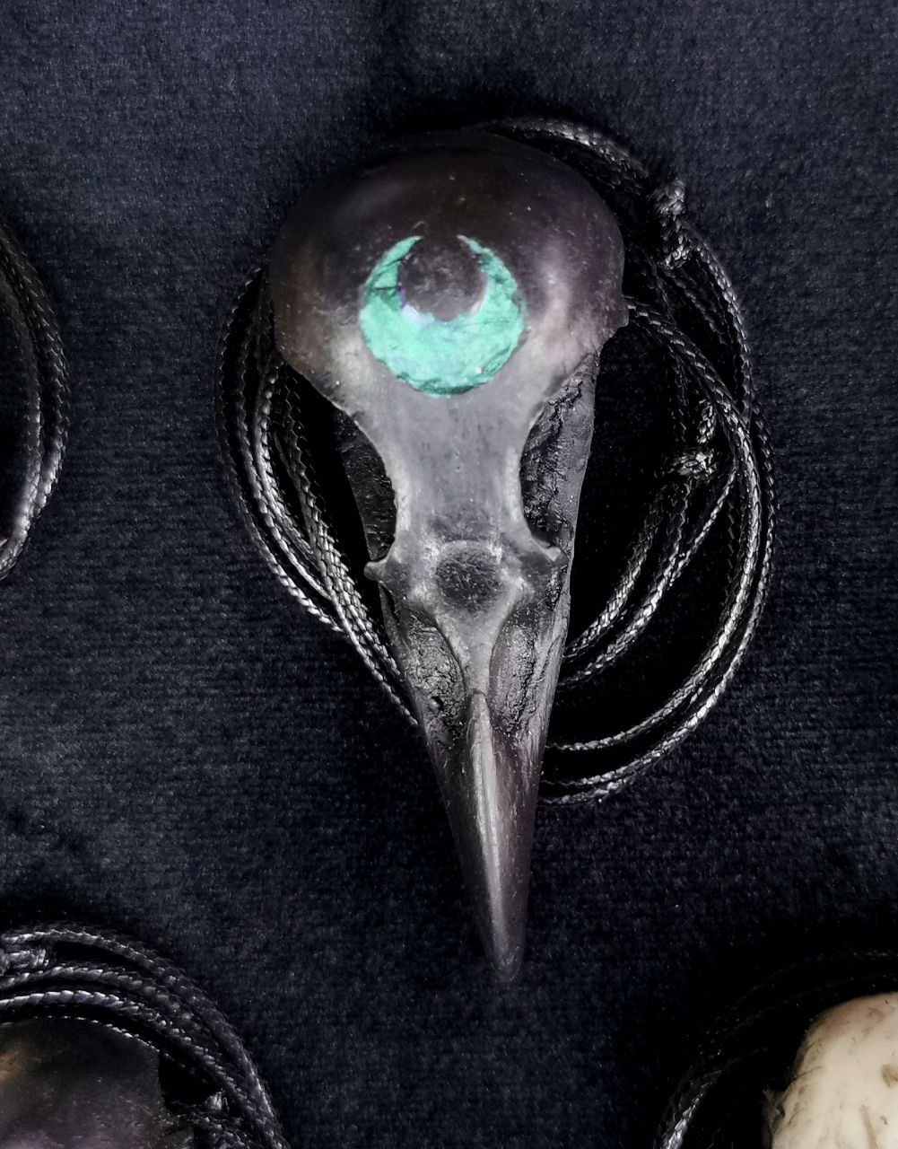 Mystery Creation Kette Rabenschädel medium schwarz mit Mond