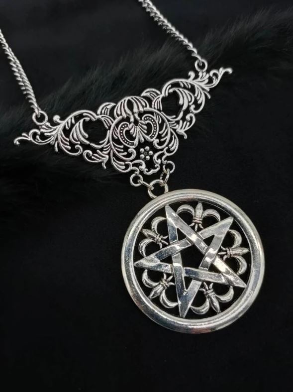 Seraphin Collier Fleur de Lys Pentagram Necklace – Bild 2