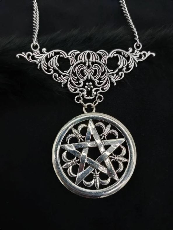 Seraphin Collier Fleur de Lys Pentagram Necklace
