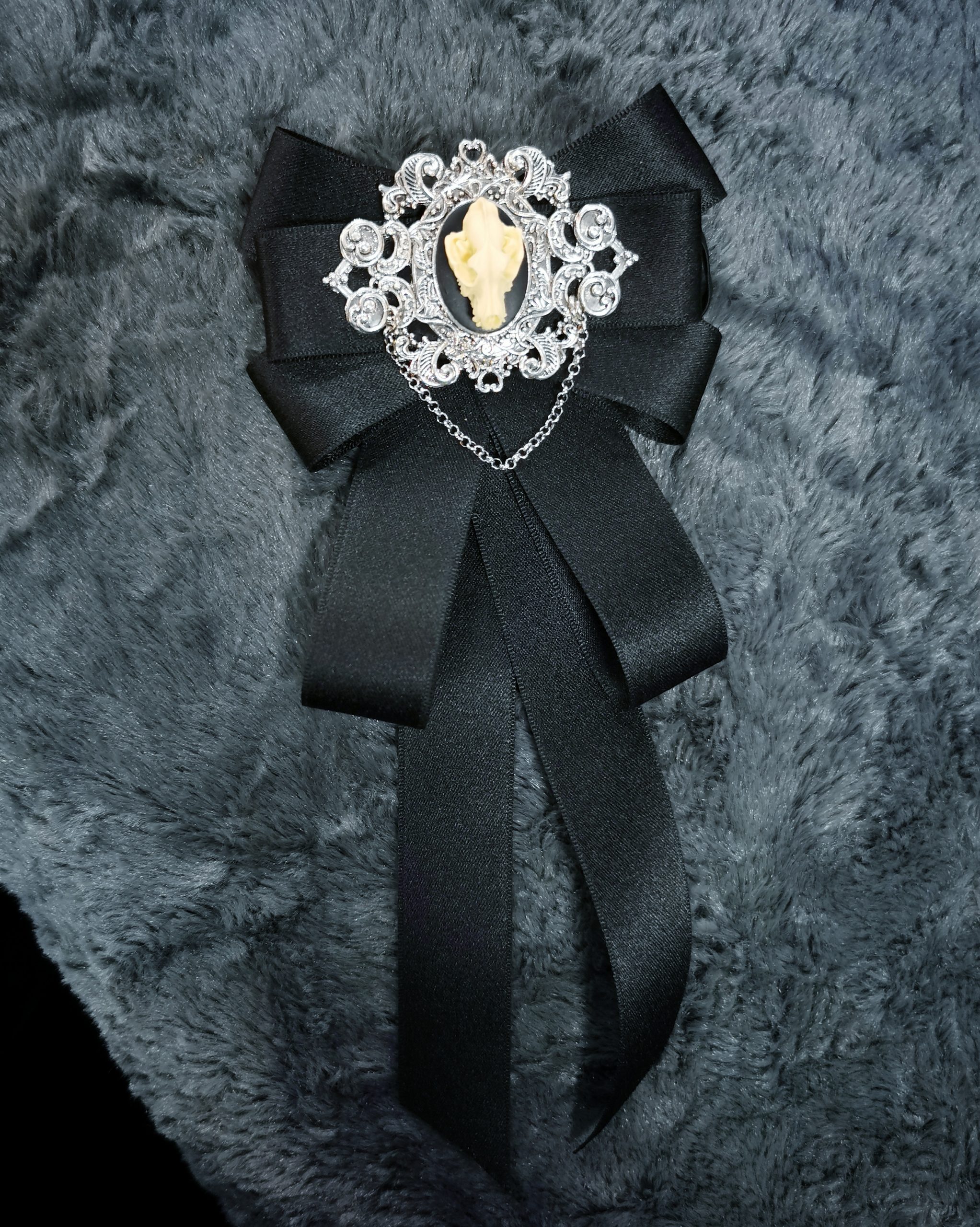 Seraphin Collier Wolf Bow