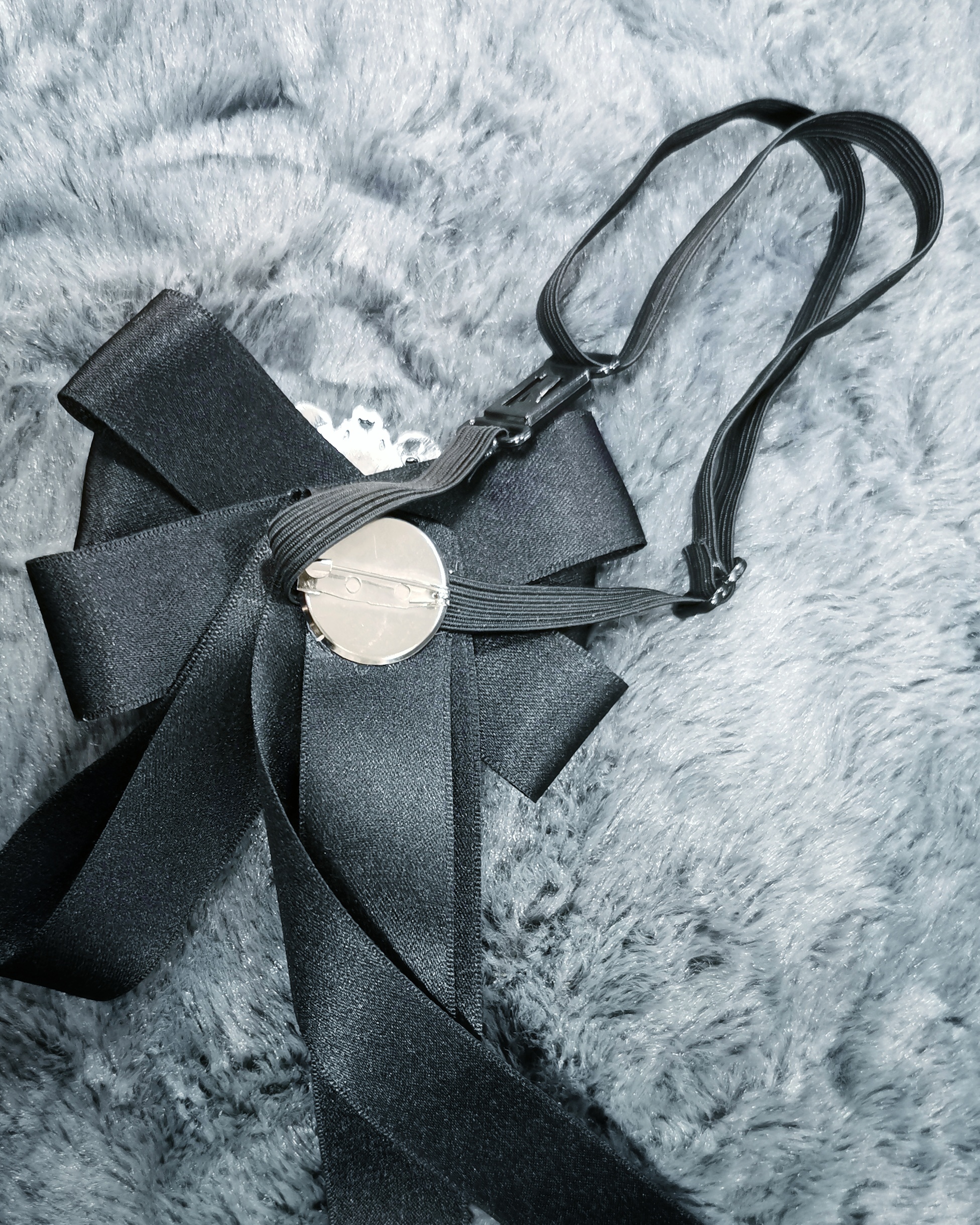 Seraphin Collier Wolf Bow - Image 3