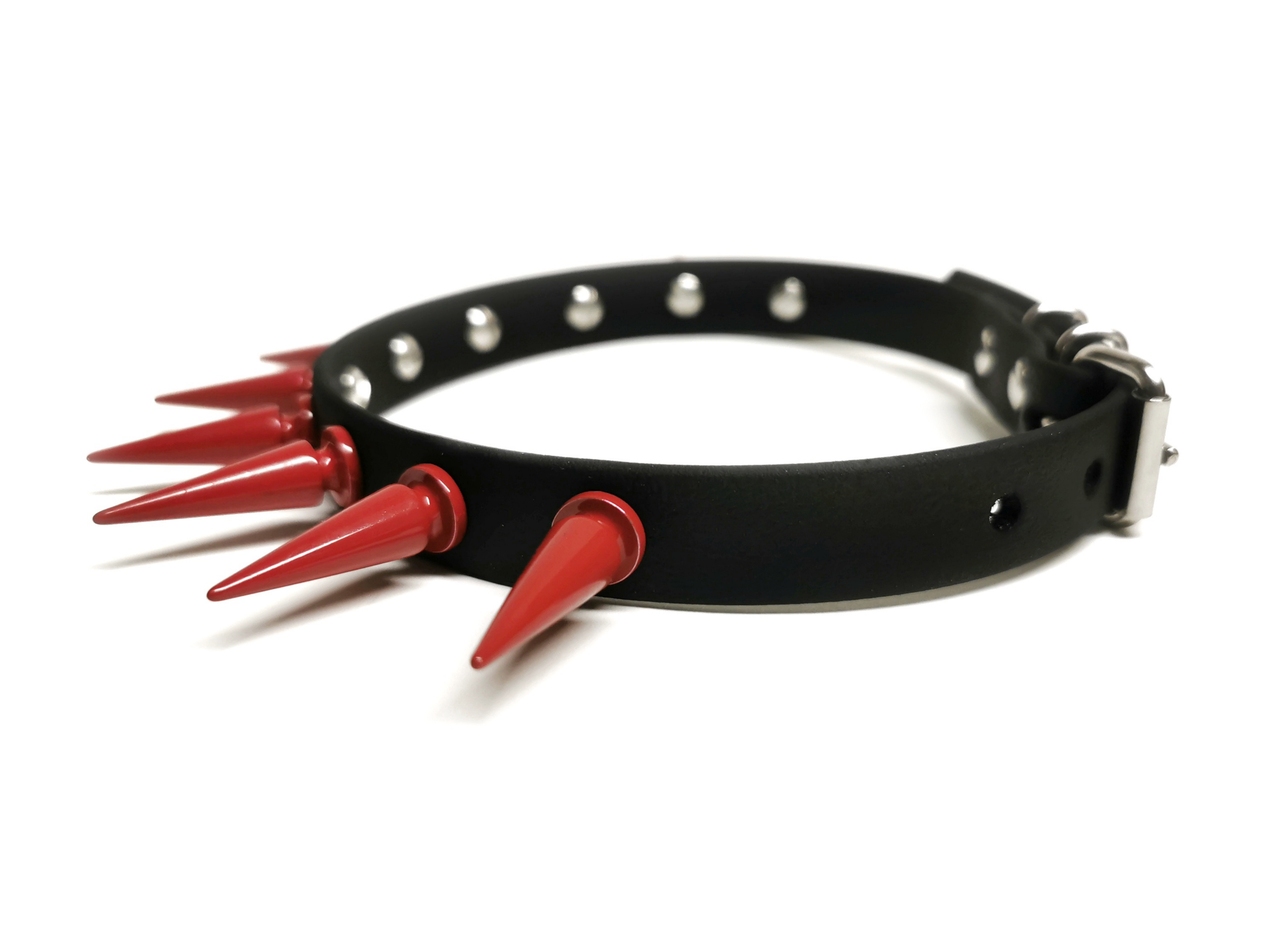 Sacred Sins Choker mit roten Nieten – Bild 2