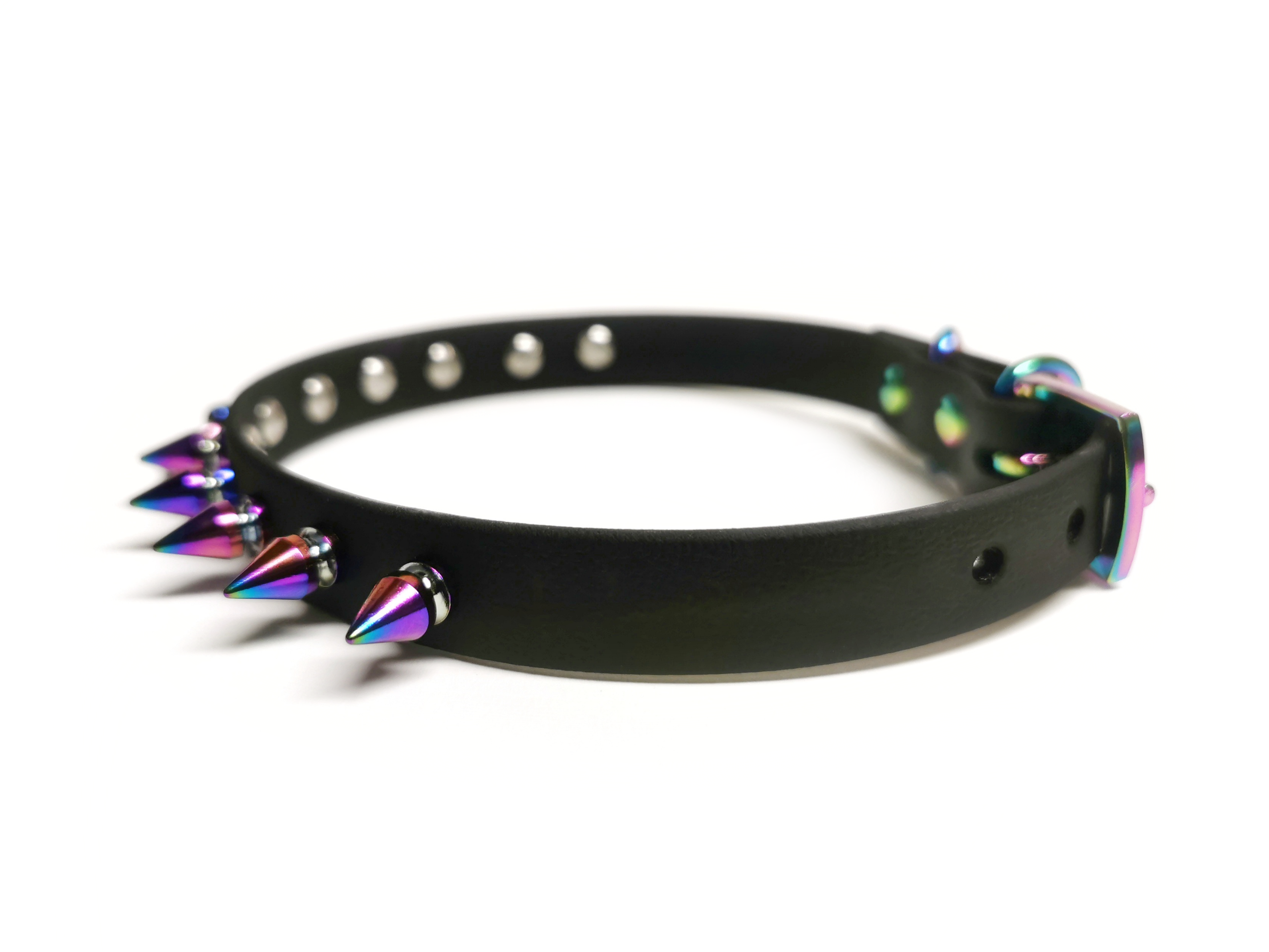 Sacred Sins Rainbow Choker mit kleinem O-Ring und Nieten – Bild 2