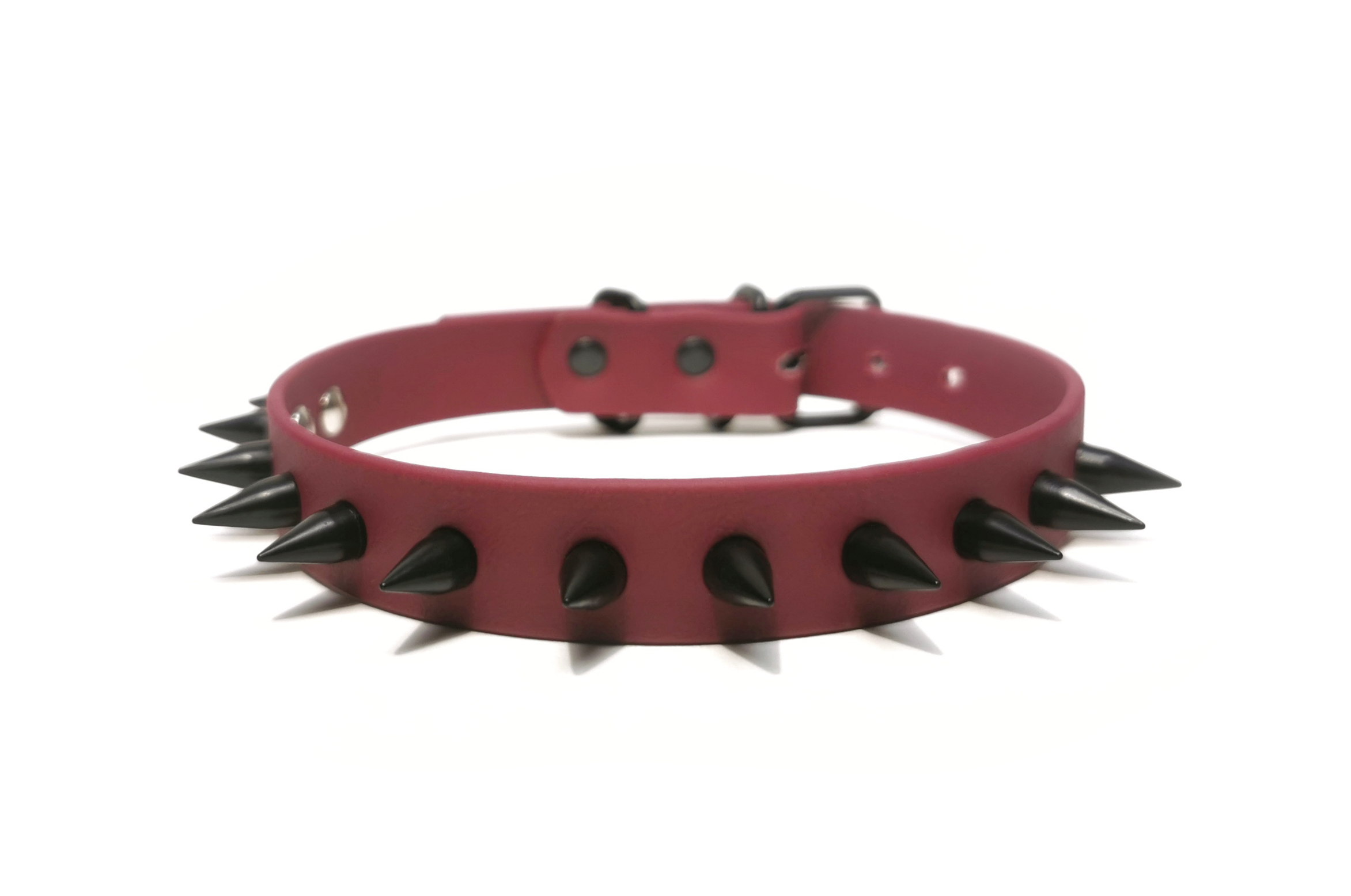 Sacred Sins Weinroter Choker mit Spikes