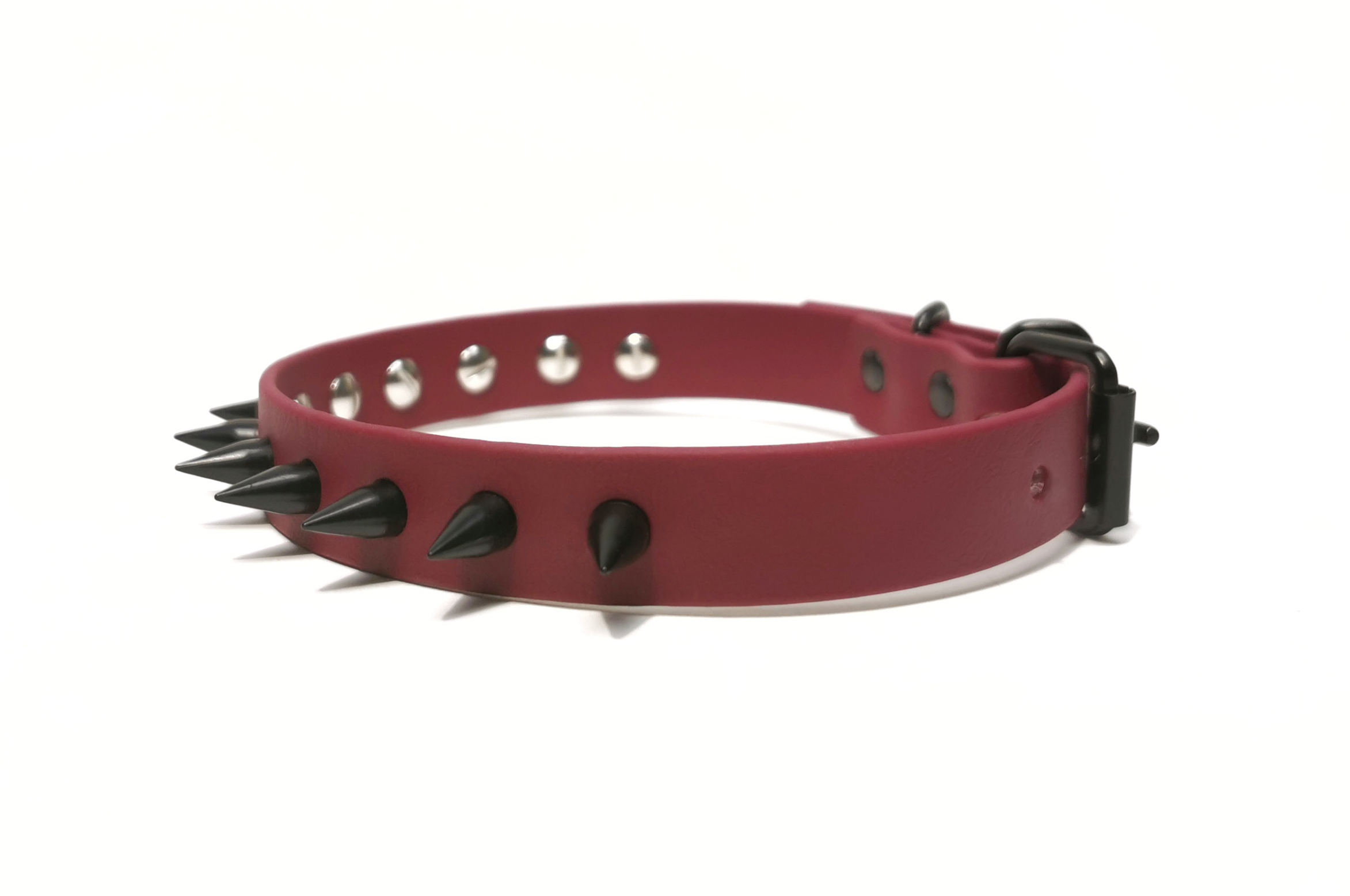 Sacred Sins Weinroter Choker mit Spikes – Bild 2