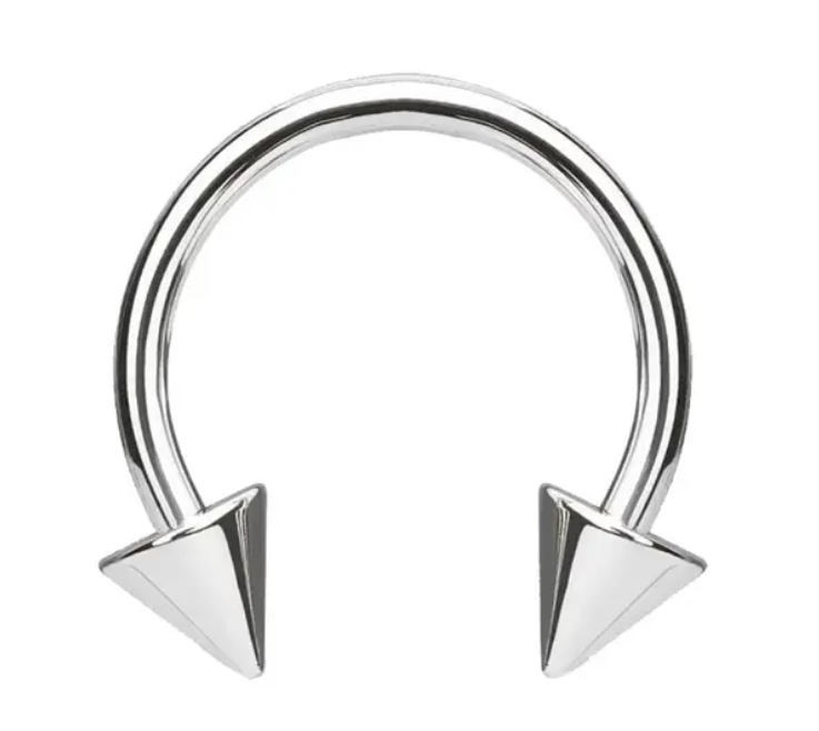 Hufeisenpiercing mit Spitzen