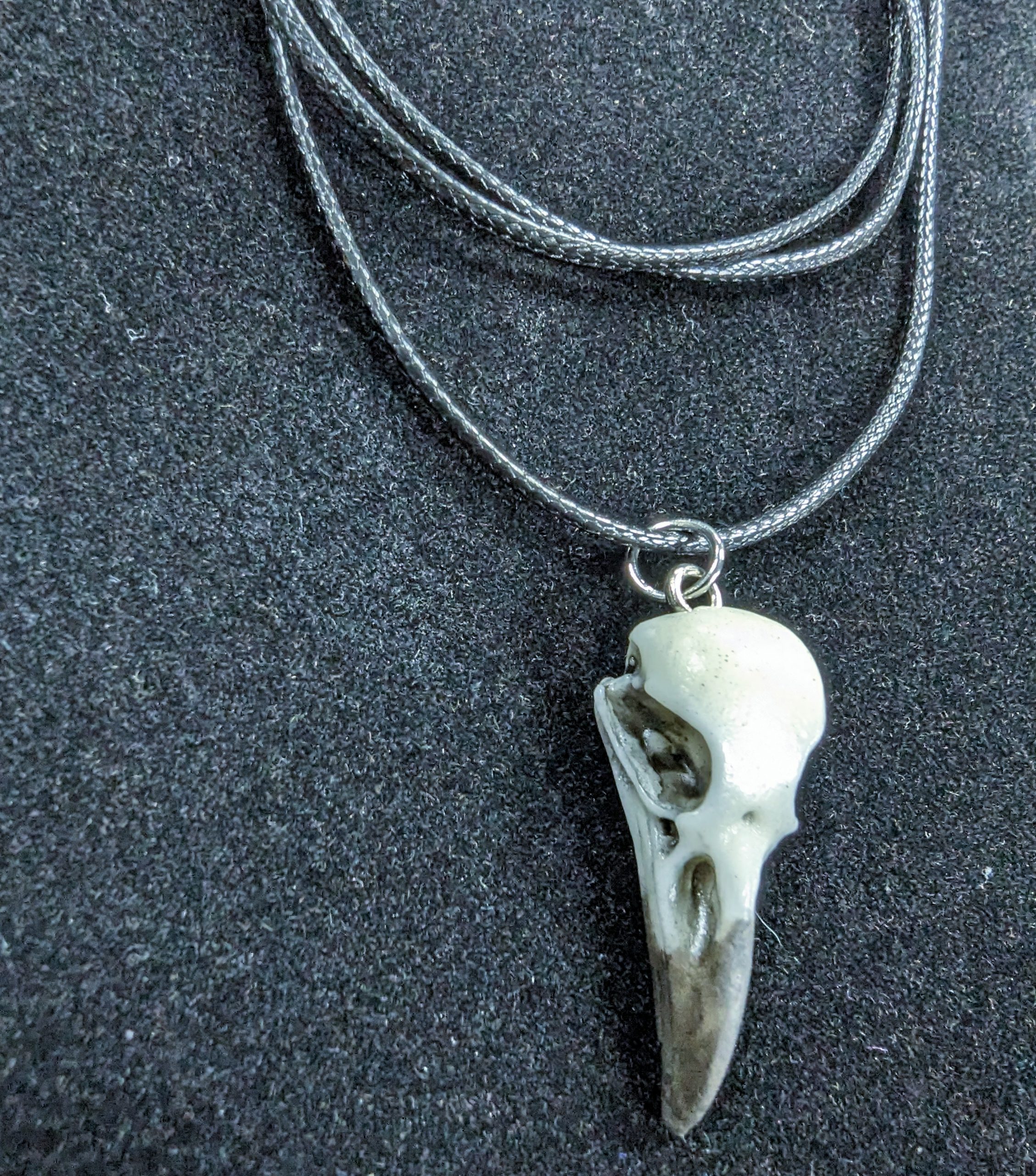 Mystery Creation Kette Rabenschädel weiß mit Schnabel