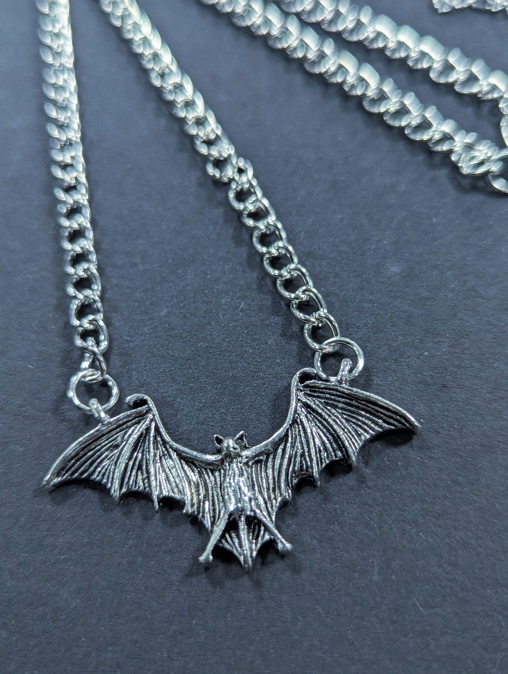 Easure Bat Necklace – Bild 2