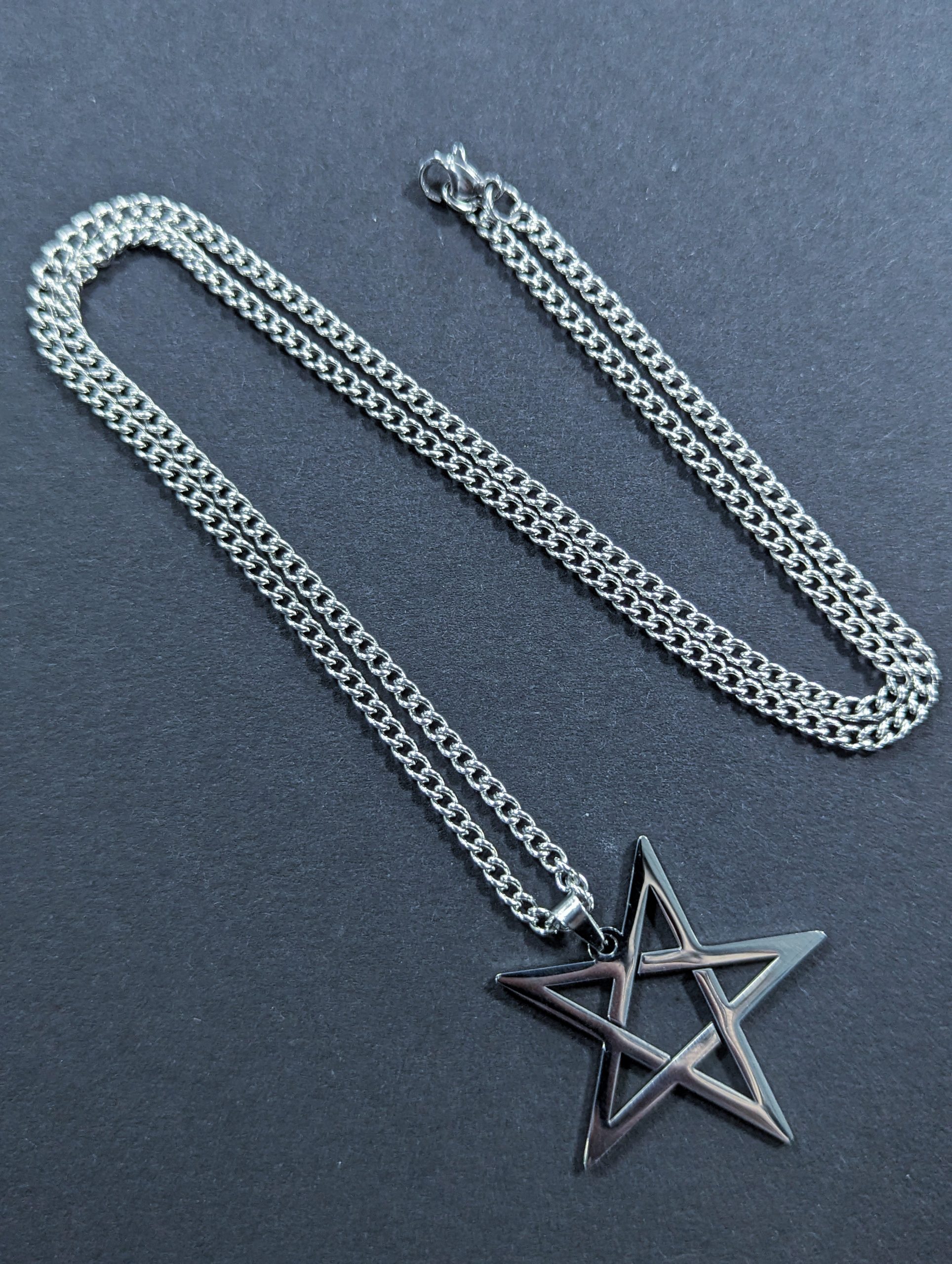 Easure Pentagram Necklace