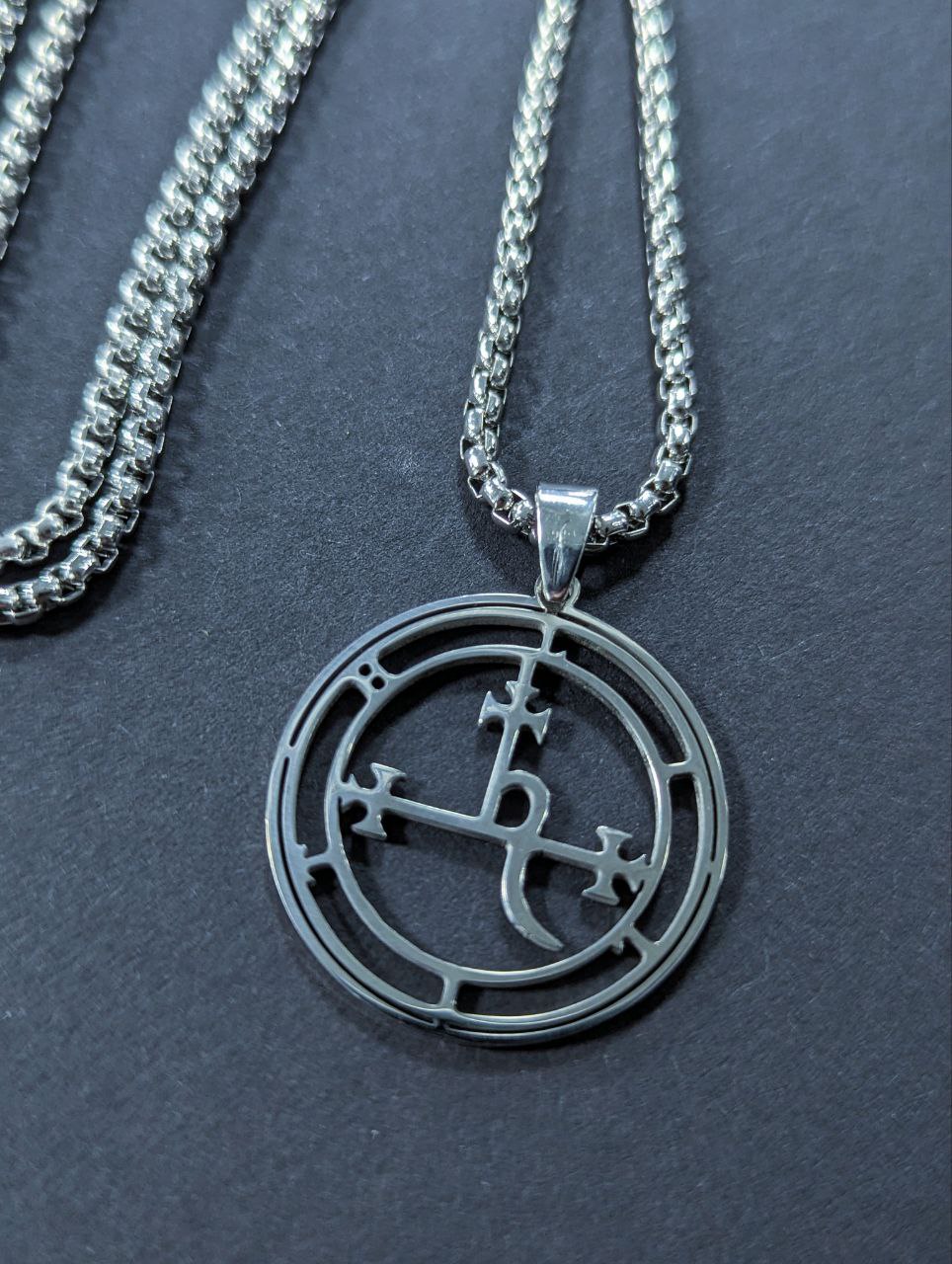 Easure Lilith Necklace - Image 2