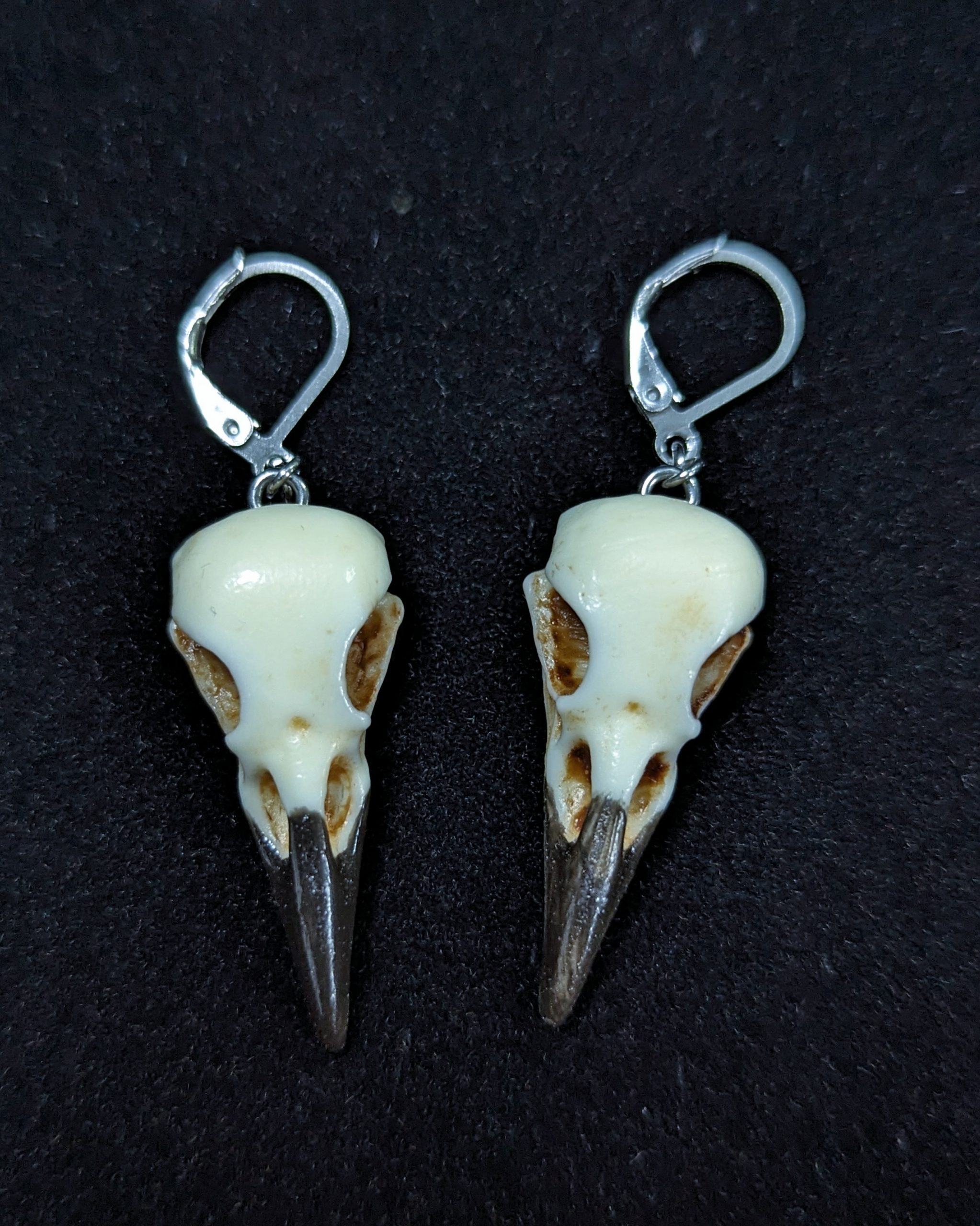 Mystery Creation Ohrringe Rabenschädel – Bild 2