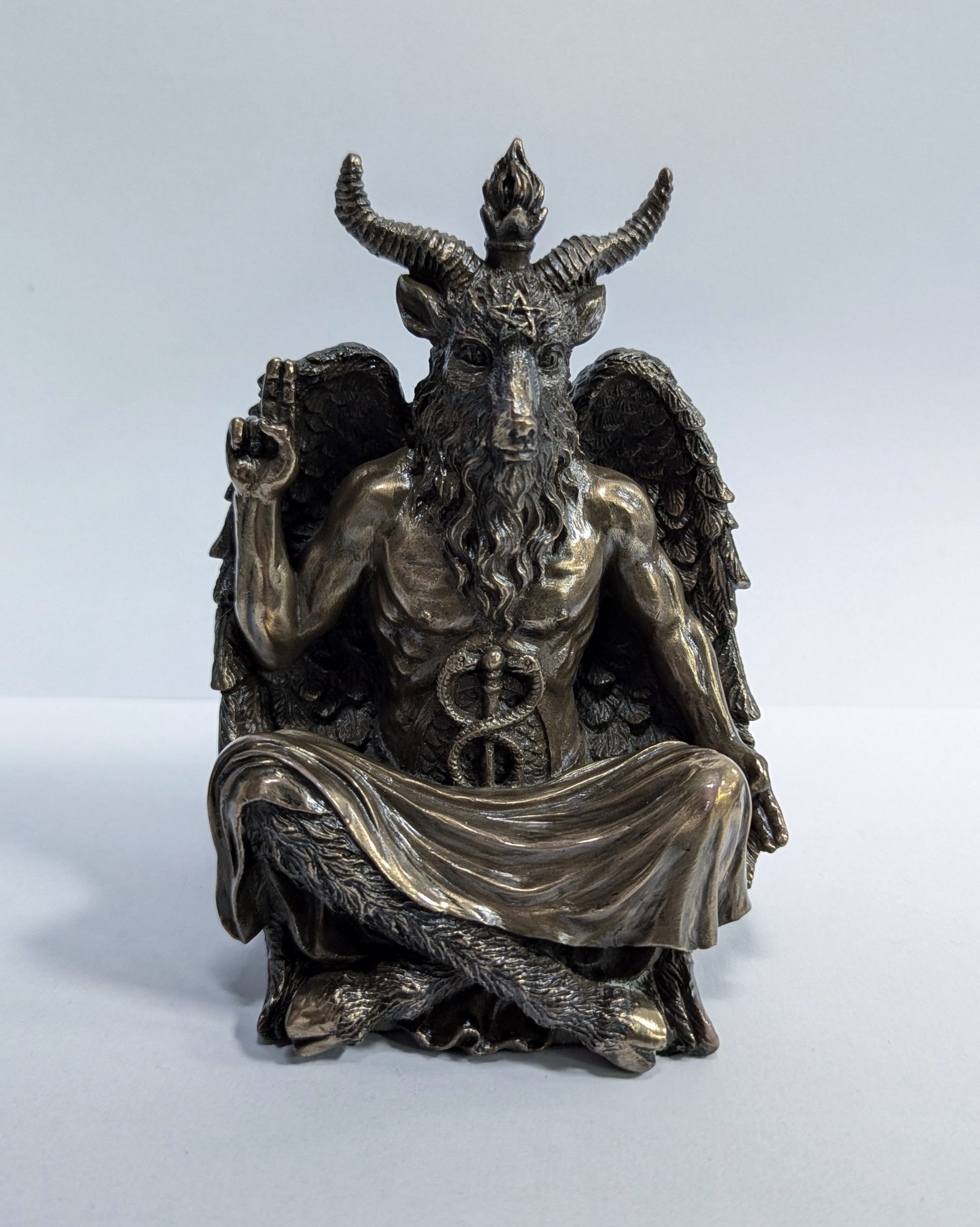 Baphomet im Schneidersitz bronze